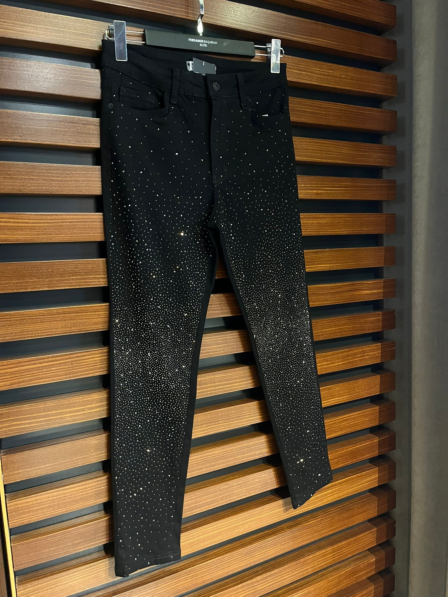 Büyük Beden Diz Yoğun  Beyaz Taşlı Dar Paça Kadın Jean - Siyah