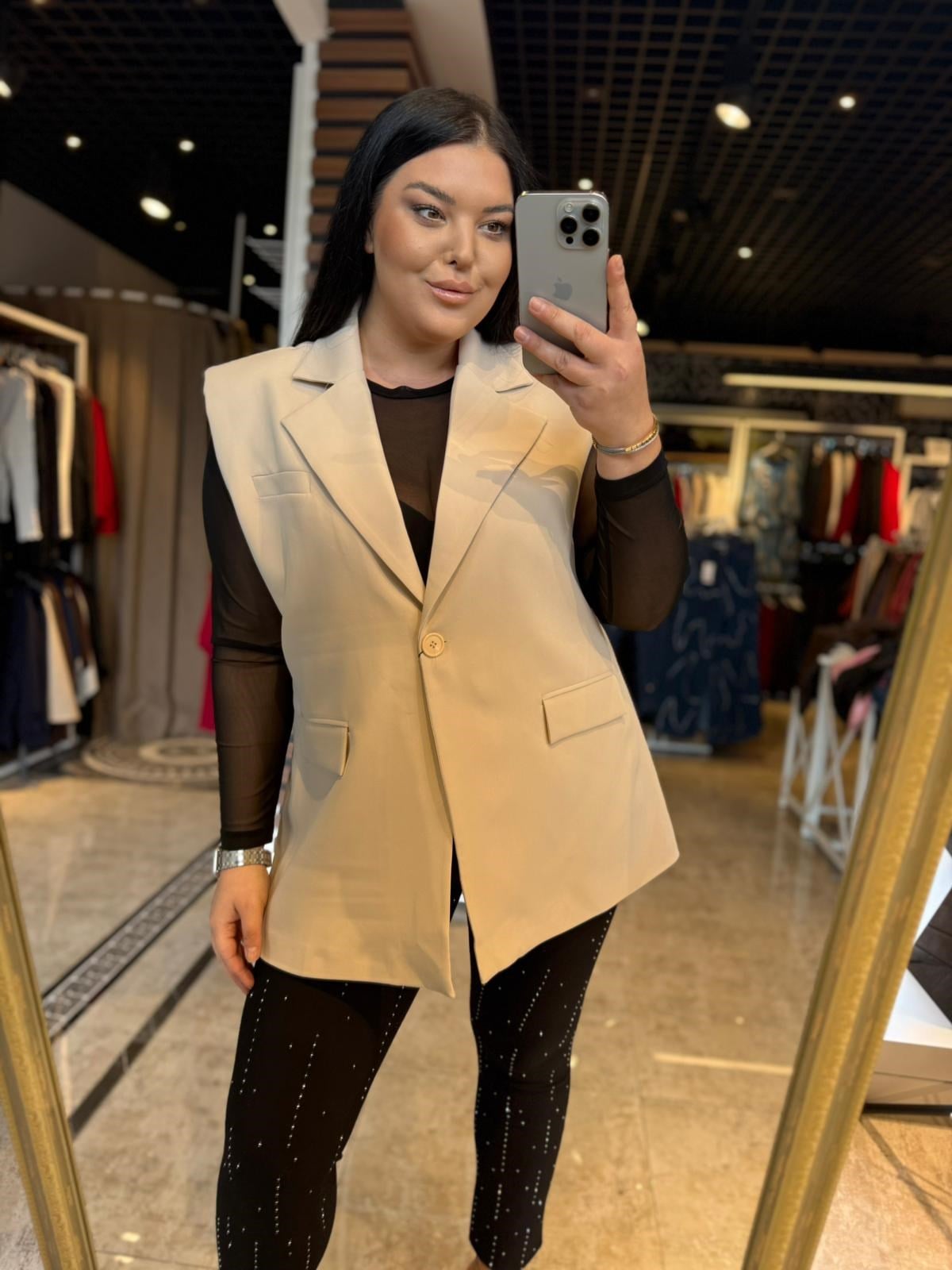 Büyük Beden Vatkalı Kemerli Düğme Detay Kadın Blazer Yelek - Krem 