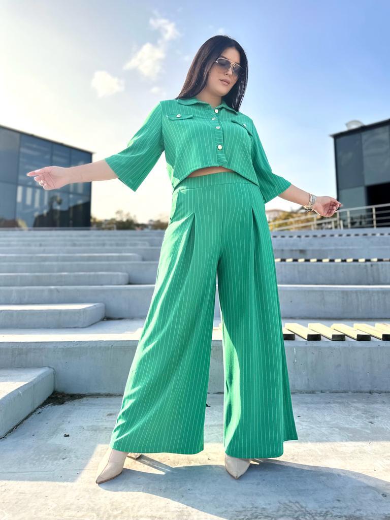 Gold Düğme Detaylı Beyaz Çizgili Crop Gömlek Oversize Kadın İkili Takım - Yeşil