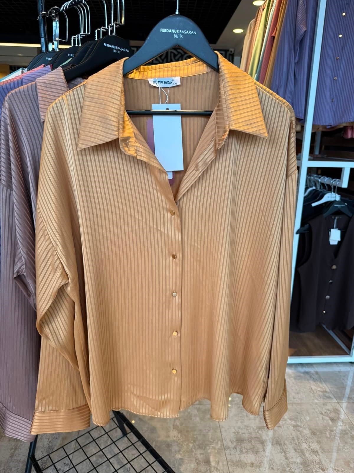 Oversize Çizgili Gold Düğme Detaylı Kadın Gömlek - Camel 