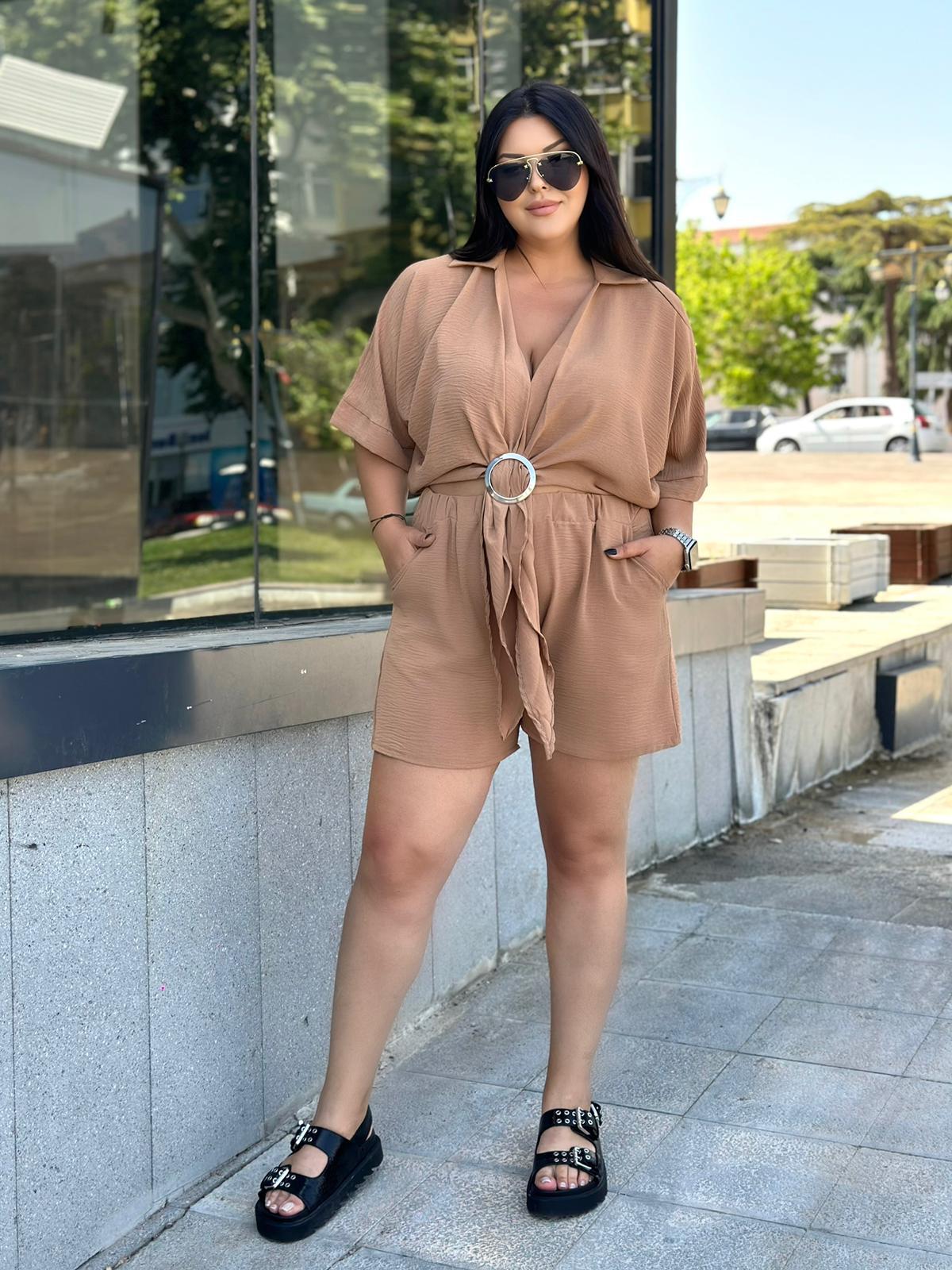Oversize Gümüş Toka Detay Şortlu Ayrobin Kumaş  Kadın İkili Takım - Camel 