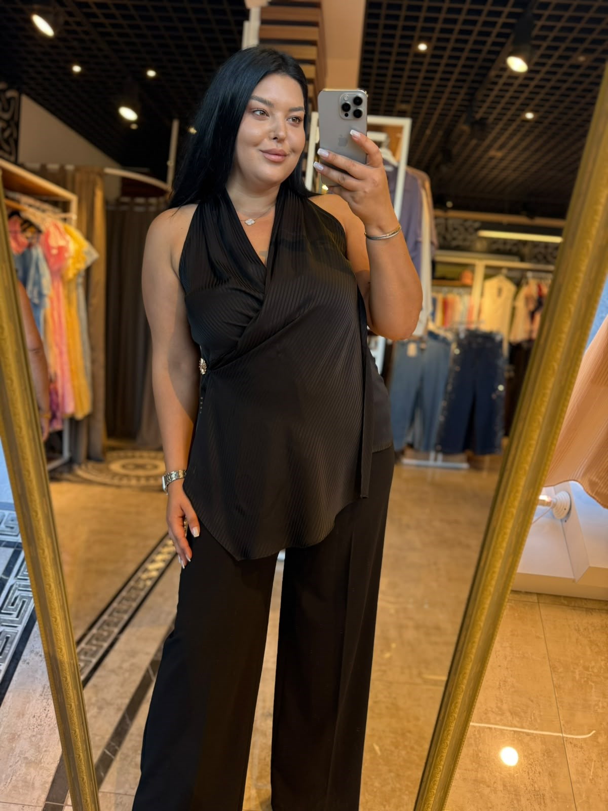 Oversize Halter Yaka Gold Toka Detay Kadın Bluz - Siyah 