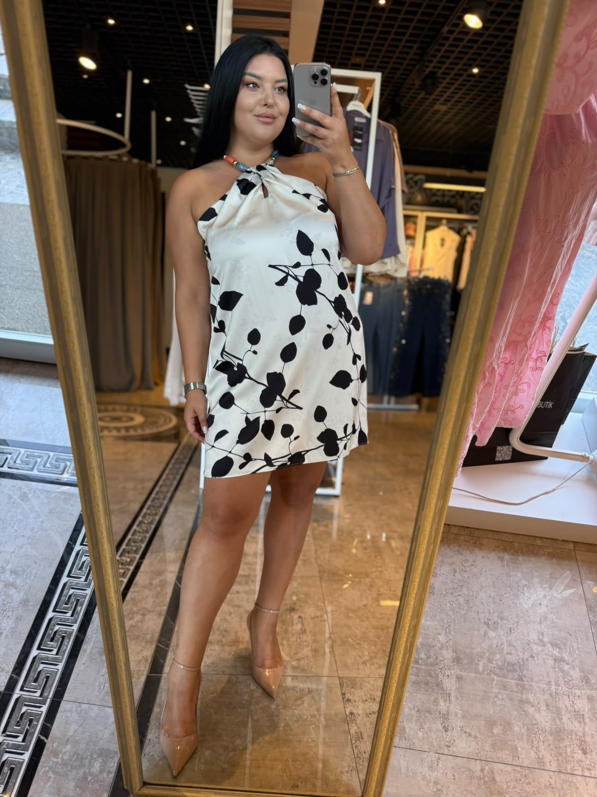Oversize Halter Yaka Kolye Detaylı Kadın Elbise - Siyah Beyaz 
