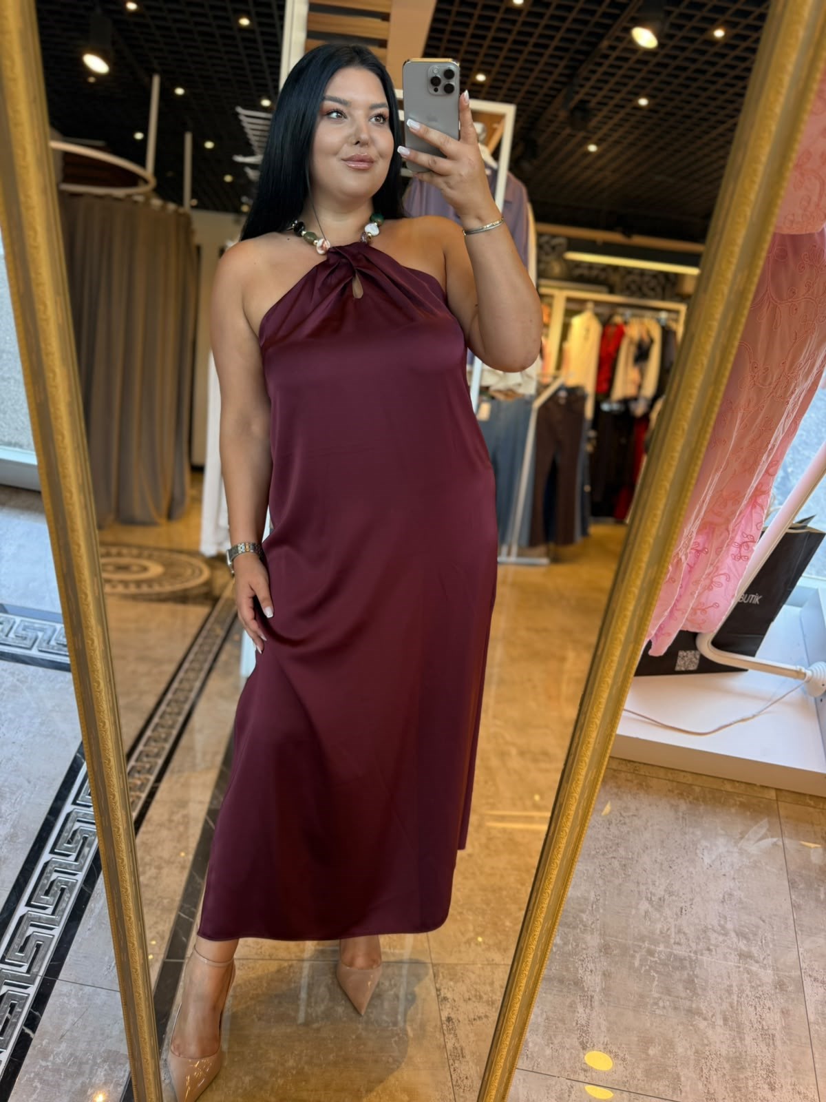 Oversize Kolye Detaylı Yırtmaçlı Kadın Elbise - Bordo 
