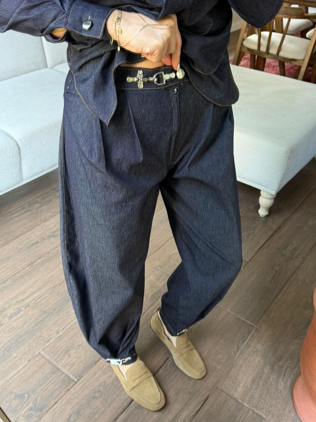 Aksesuar Detaylı İndigo Denim Görünümlü Pantolon