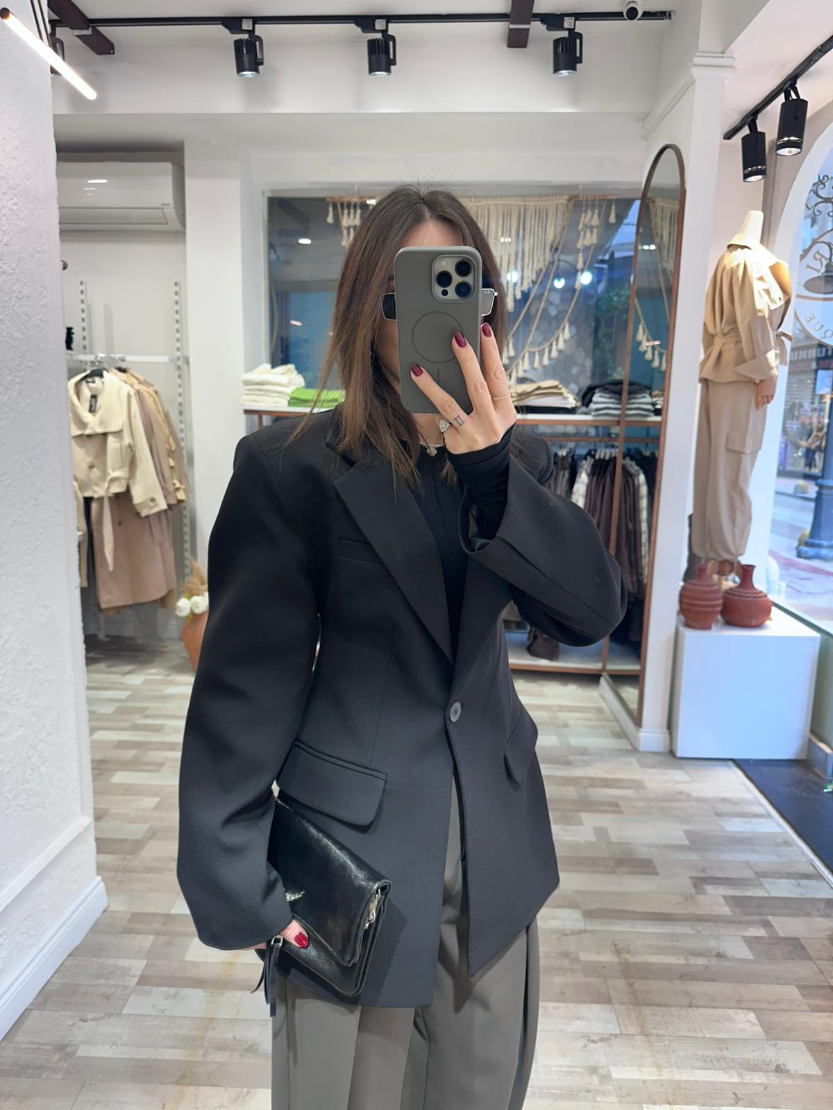 BELDEN OTURTMALI HACİMLİ BLAZER