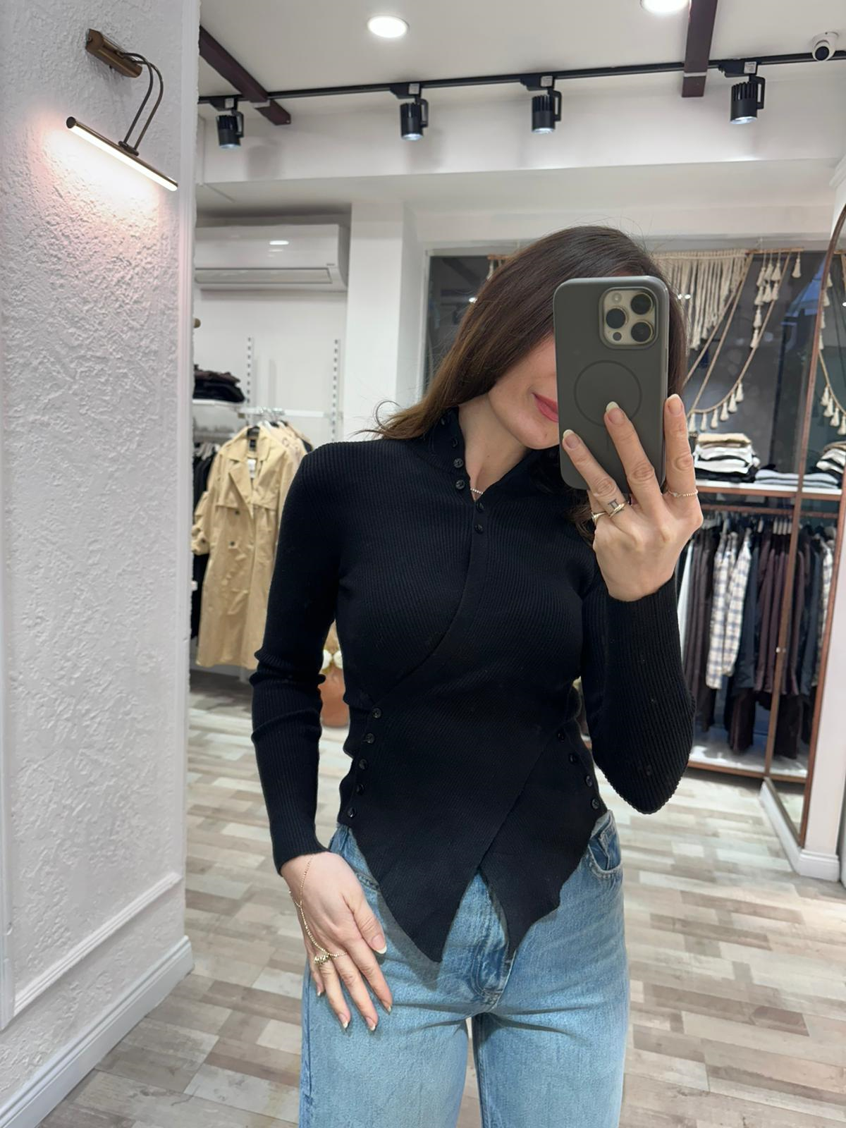 Çapraz Model Düğmeli Siyah Triko