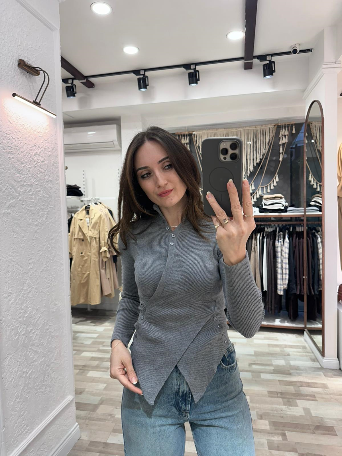Çapraz Model Düğmeli Triko