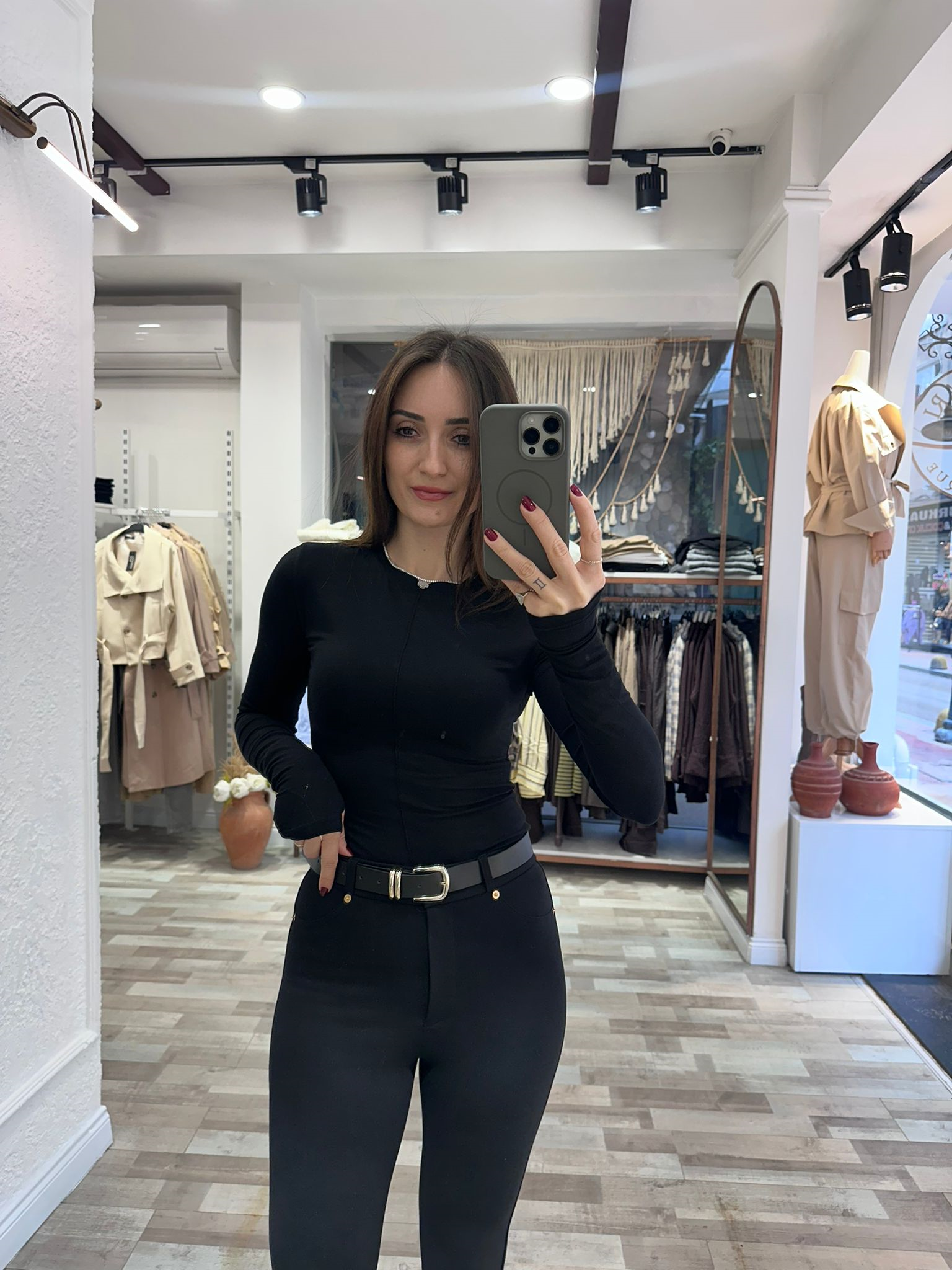 SİYAH PARMAK ARASI BODY