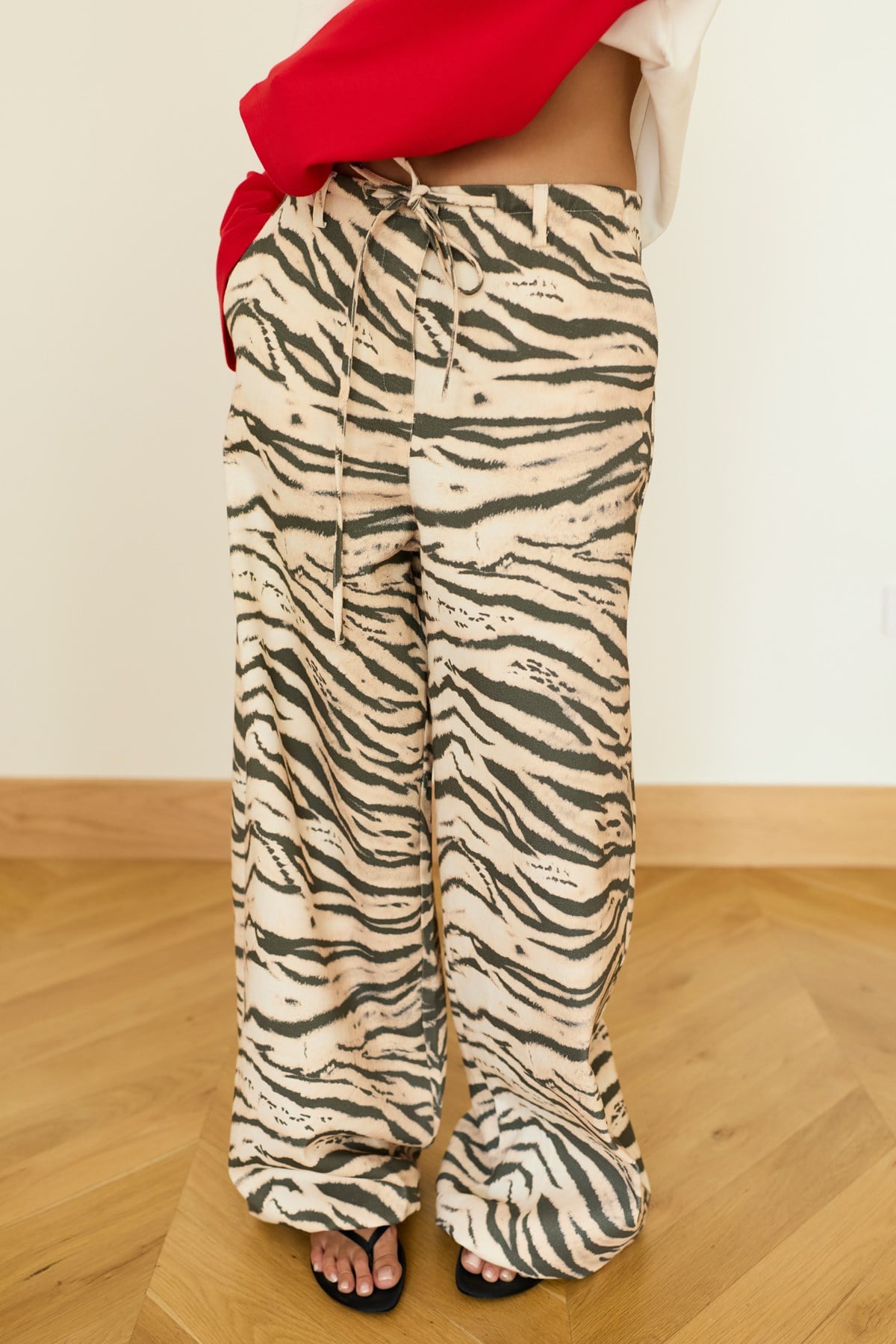 Bej Beli Ve Paçası Ayarlanabilinir Gabardin Zebra Pantolon