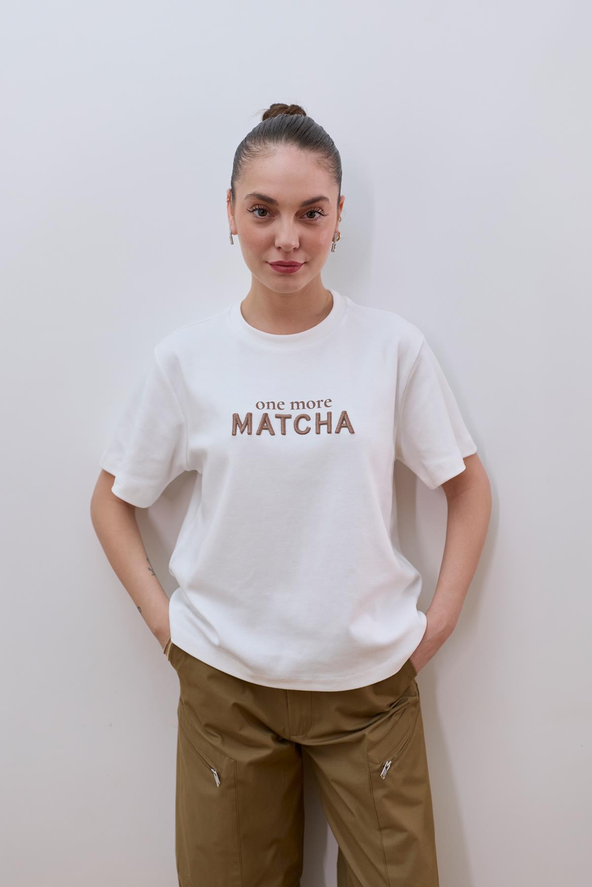 Beyaz Bisiklet Yaka Yazı Nakış Detaylı T-Shirt