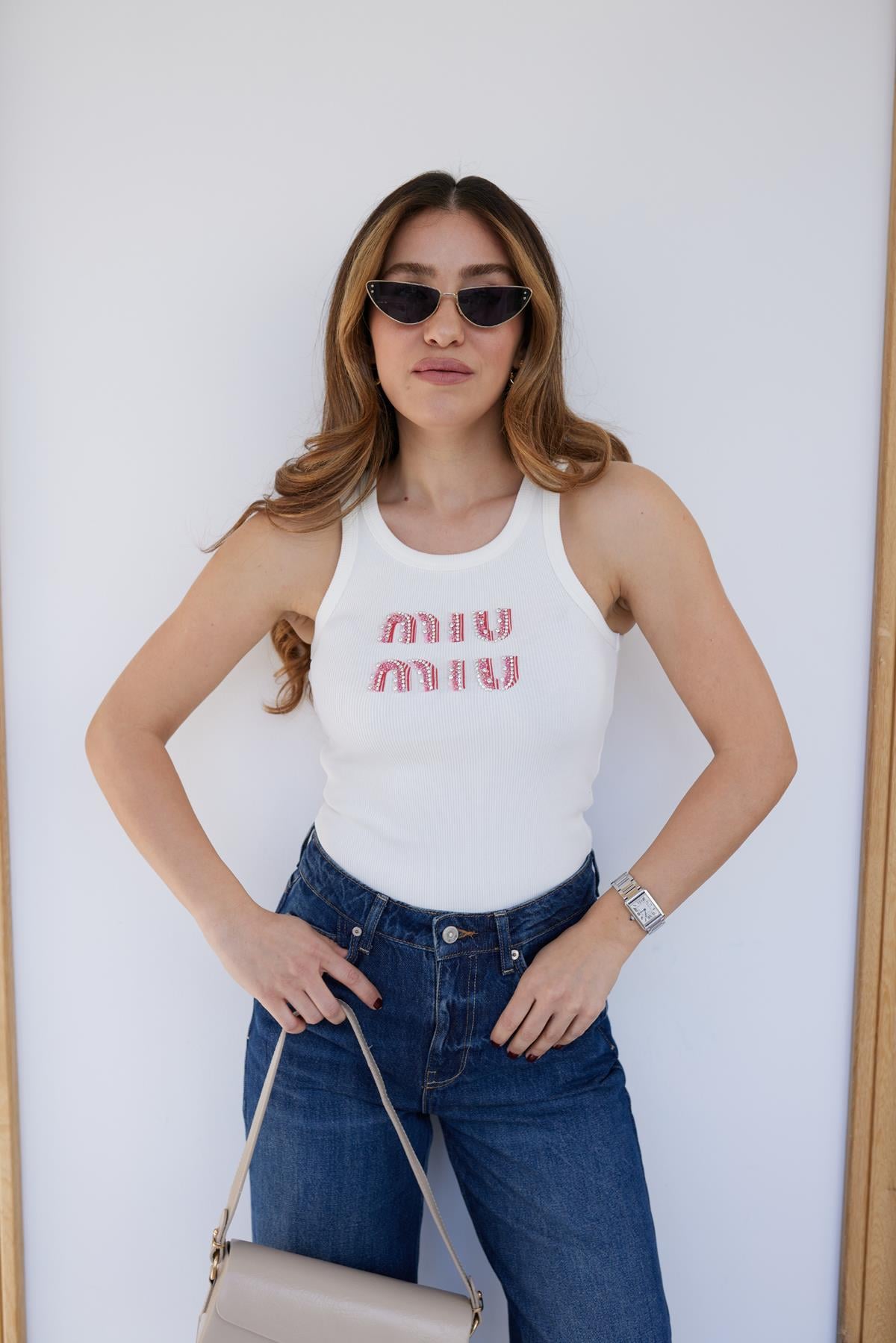Beyaz-Fuşya Halter Yaka Parlak Yazı Detaylı Bluz