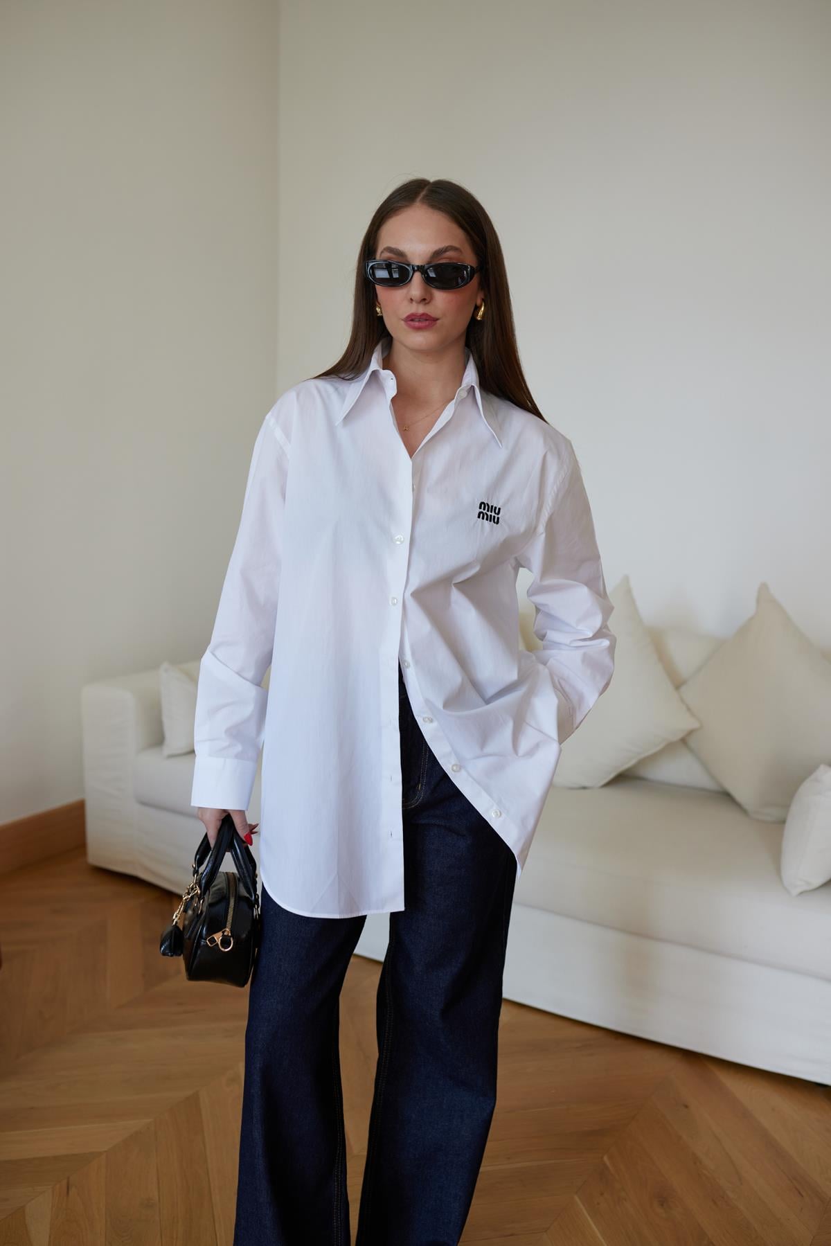 Beyaz Mıu Yazı Nakış Detaylı Oversize Gömlek