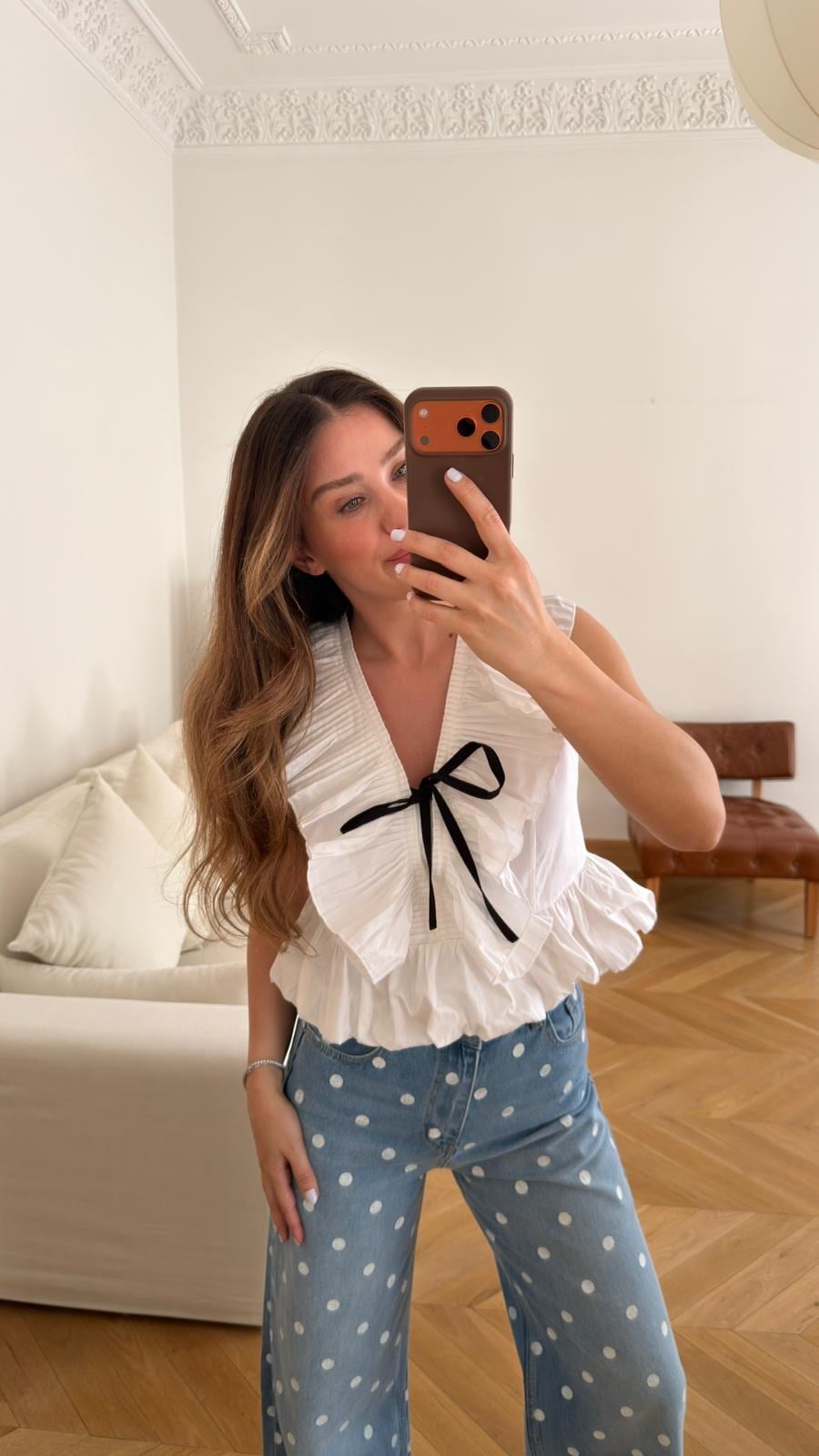 Beyaz Pilise Yaka Detaylı Bağlamalı Bluz