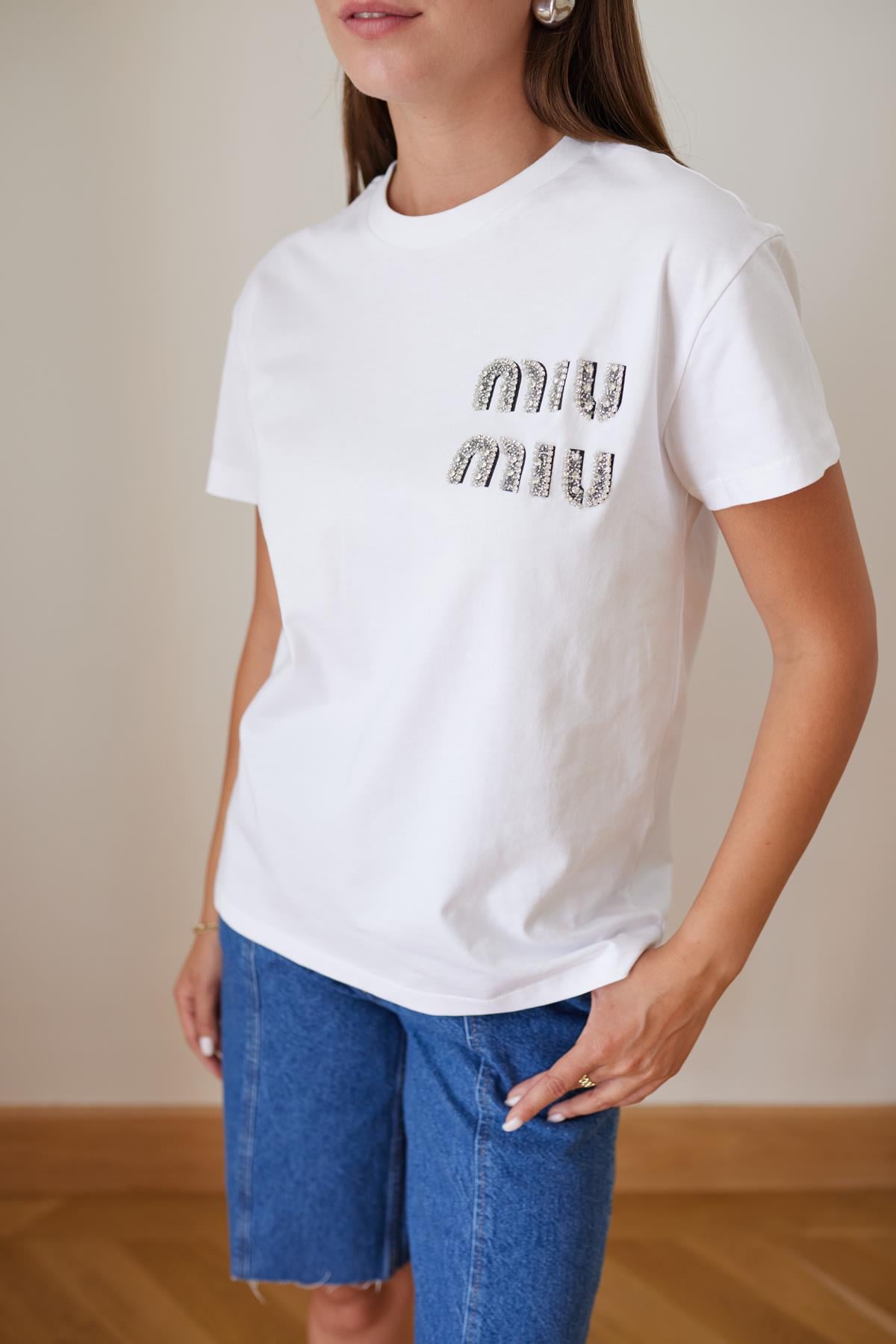 Beyaz Taşlı Yazı Detaylı T-Shirt