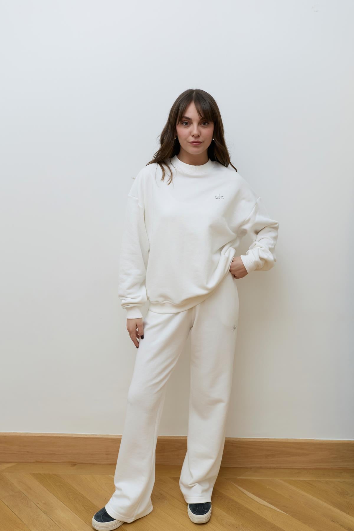 Beyaz Yazı Baskılı Crop Sweat Pantolon Eşofman Takım