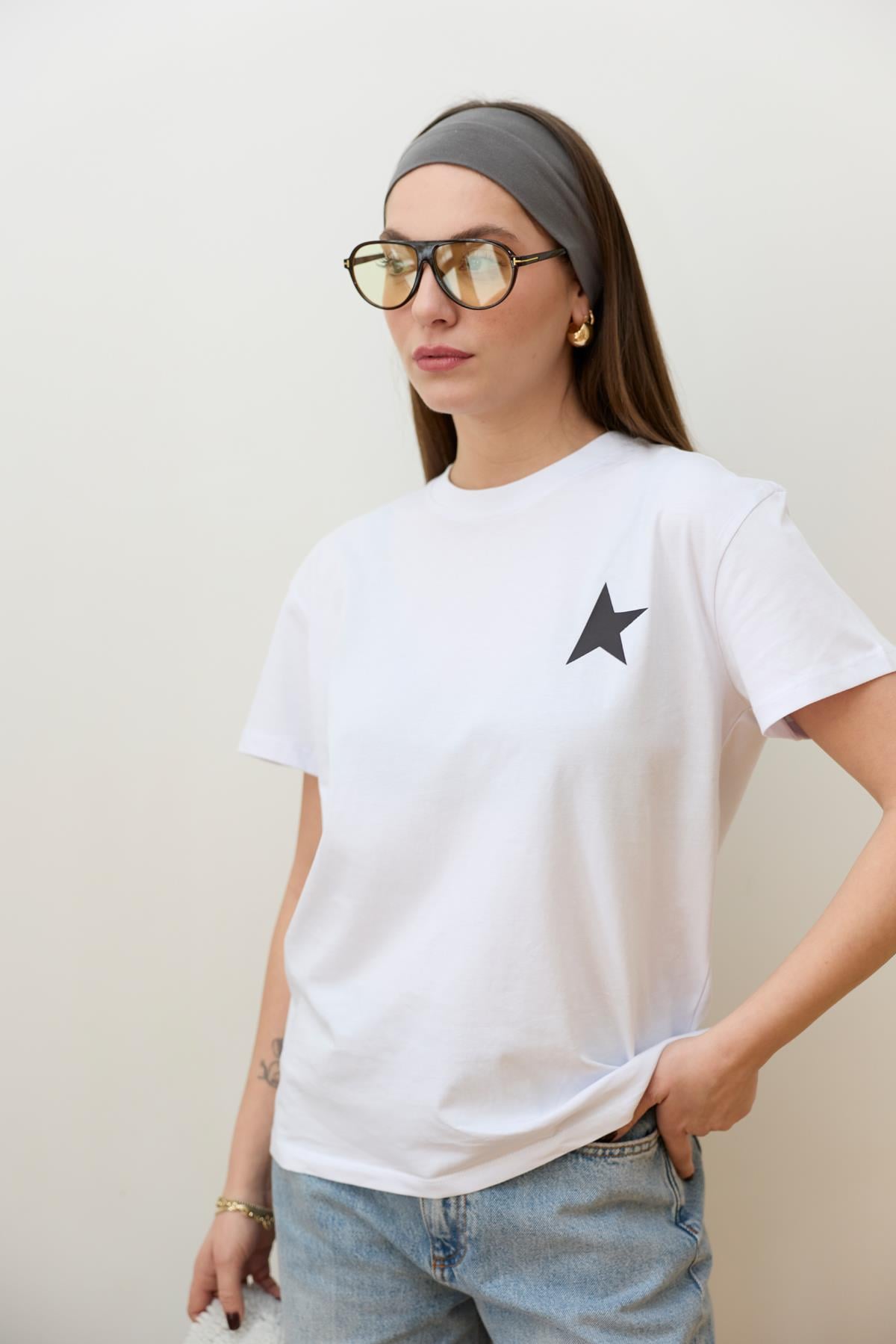 Beyaz Yıldız Baskılı Basic T-Shirt