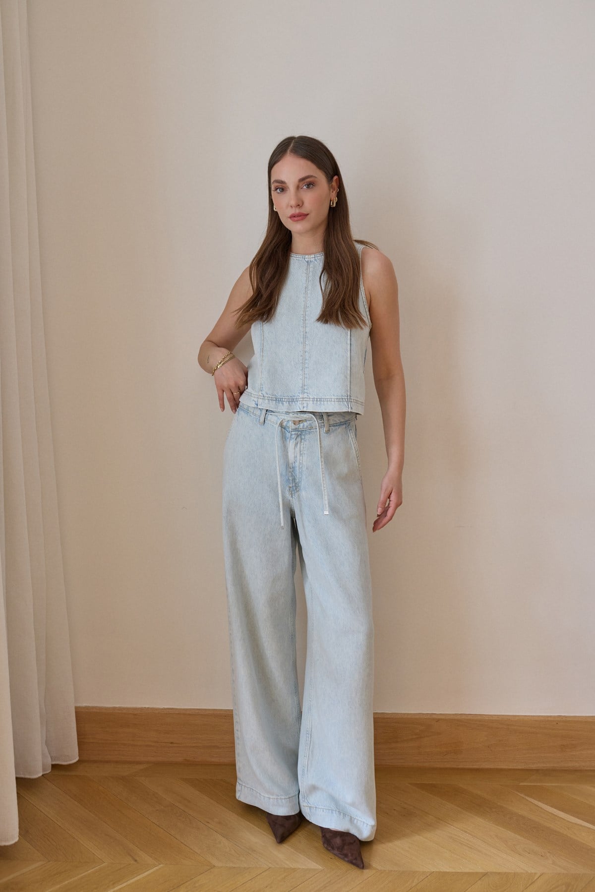 Buz Mavi Arkadan Fermuarlı Sıfır Kol Denim Bluz Pantolon Takım