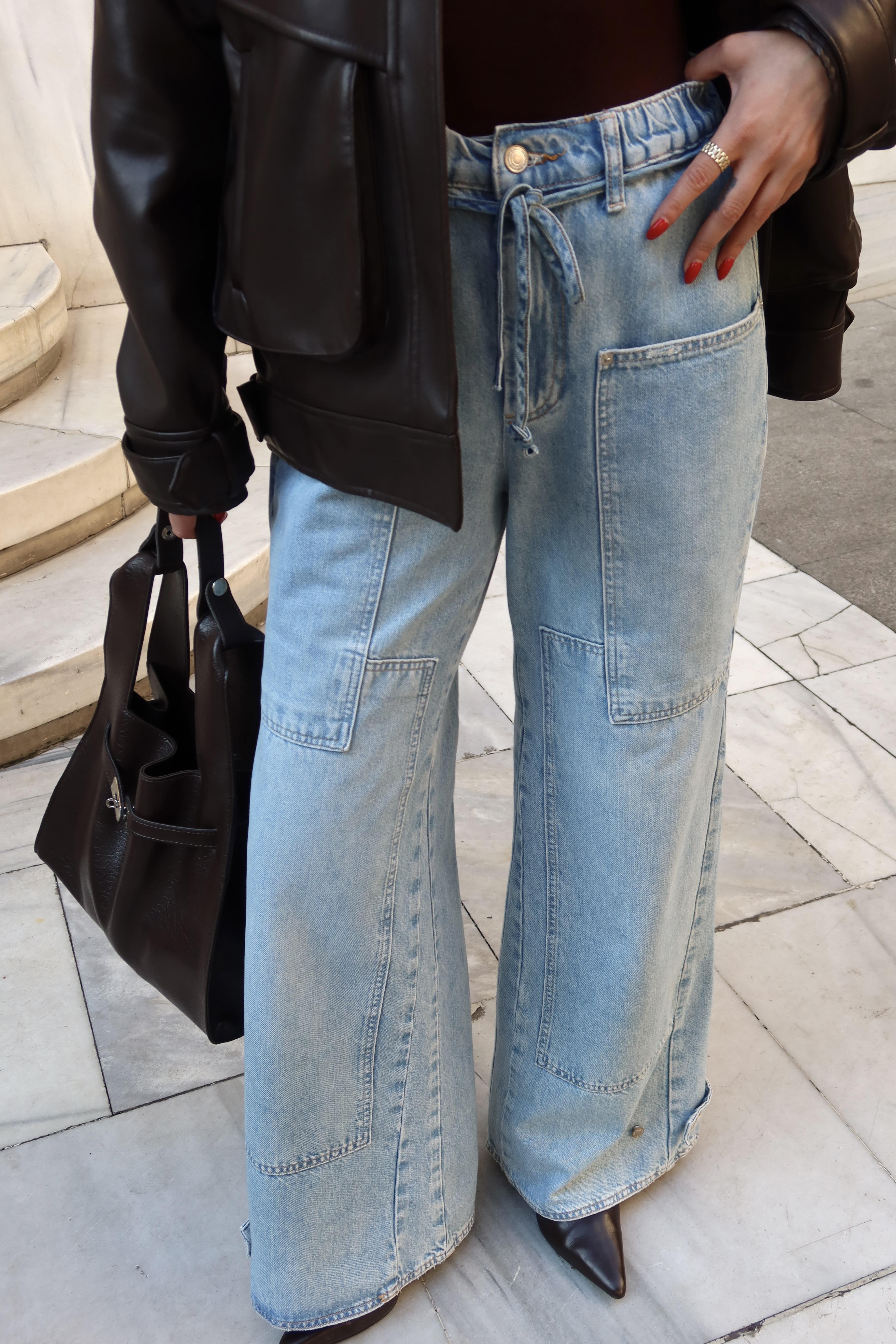 Buz Mavi Beli Lastikli Ve Kuşaklı Kargo Cepli Paçası Düğmeli Jean Pantolon