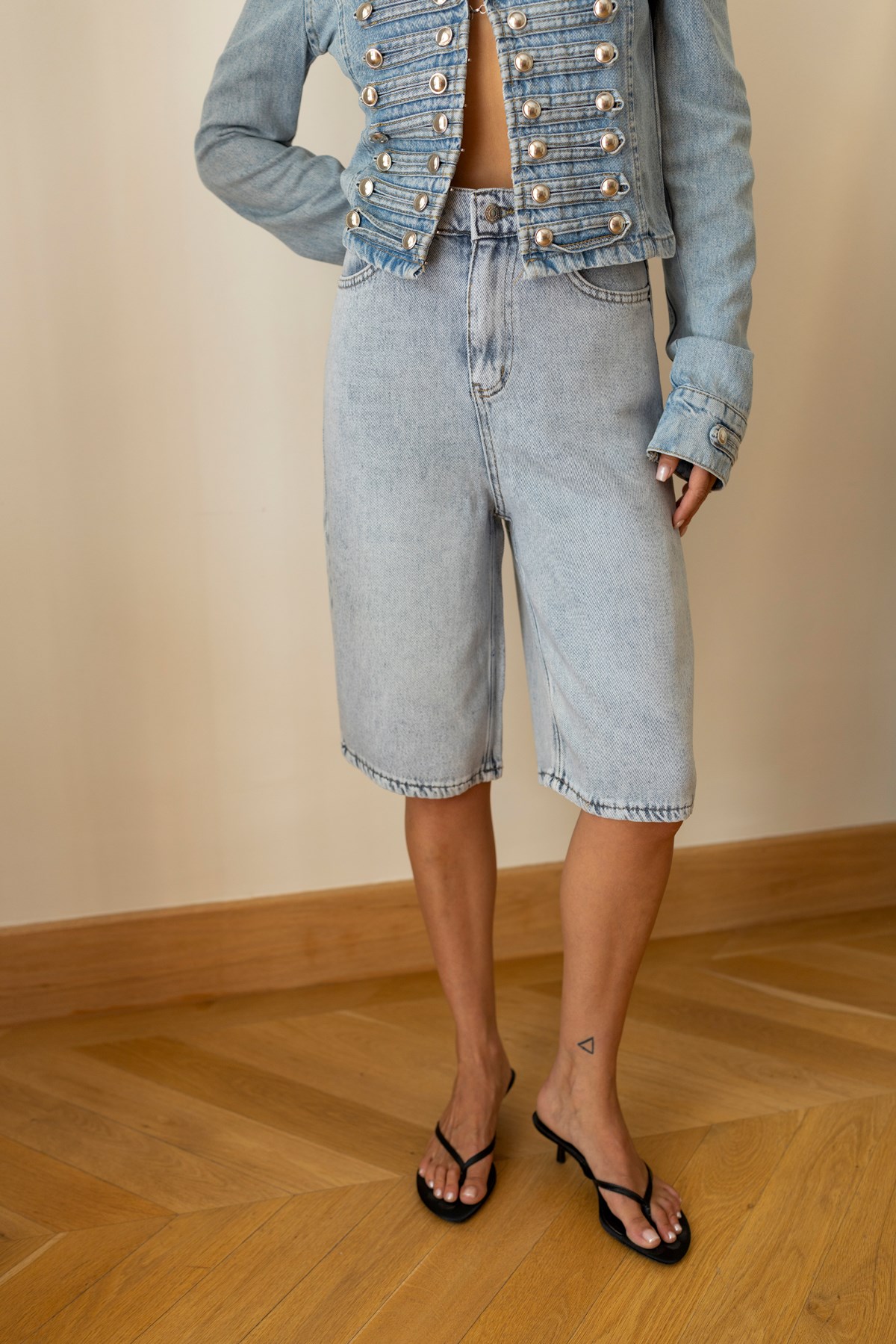 Buz Mavi Yüksek Bel Bermuda Yumuşak Dokulu Denim Şort