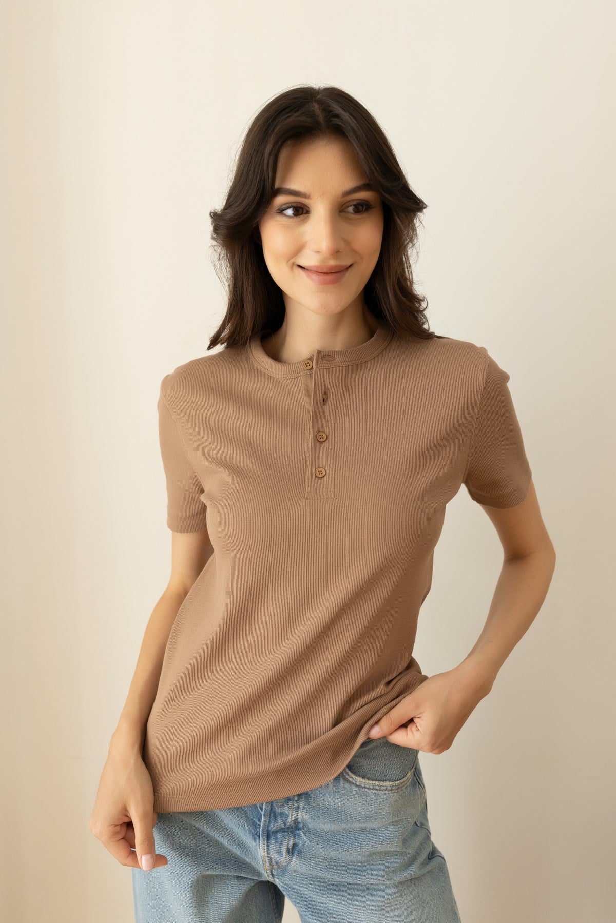 Camel Yarım Düğme Detaylı Fitilli Likralı T-Shirt