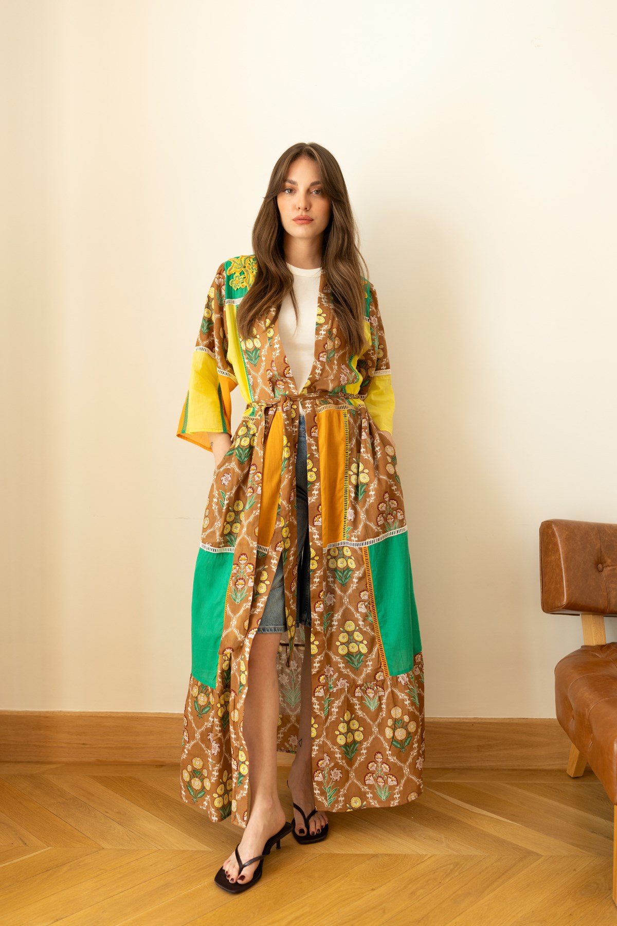 Çok Renkli Boncuk İşlemeli Kemer Detaylı Desenli Kimono