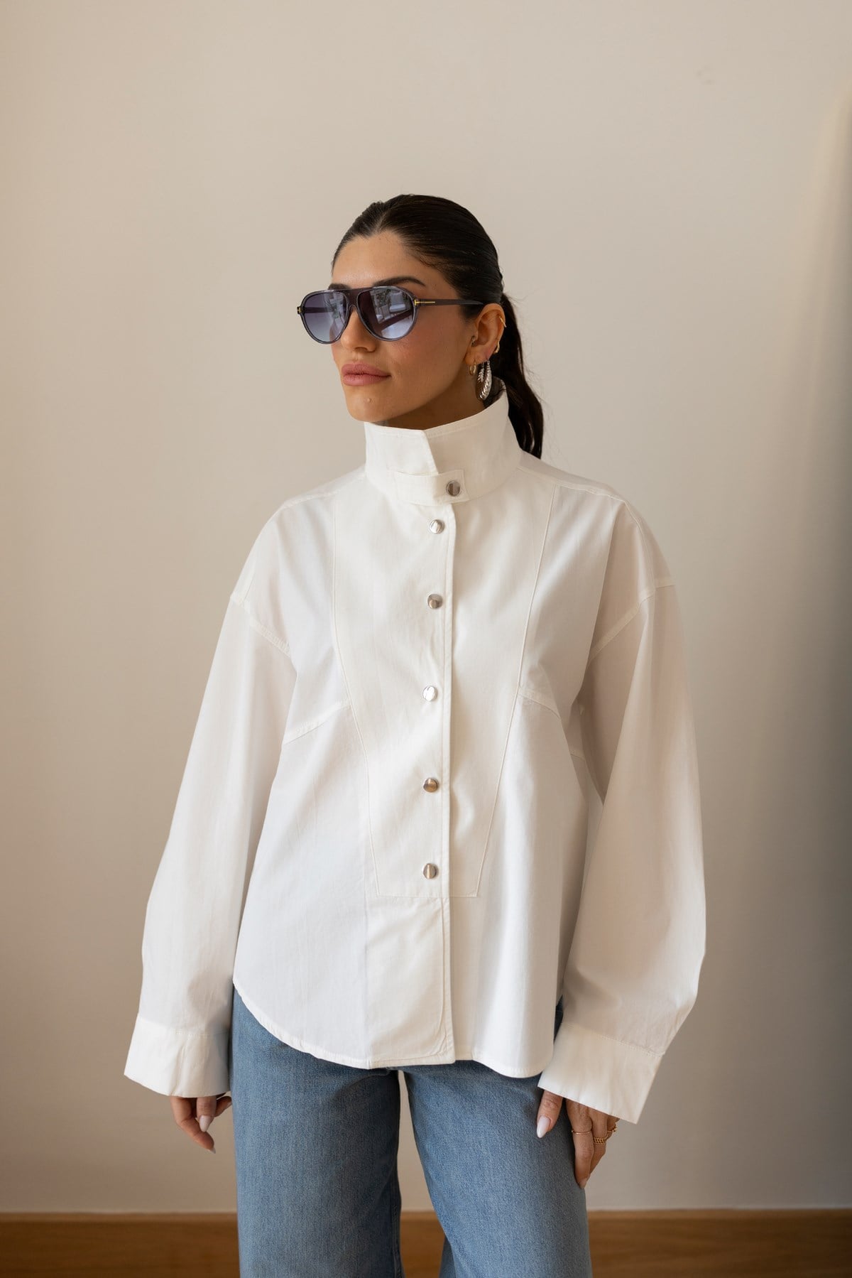 Ekru Dik Yaka Çıtçıt Düğmeli Oversize Gömlek