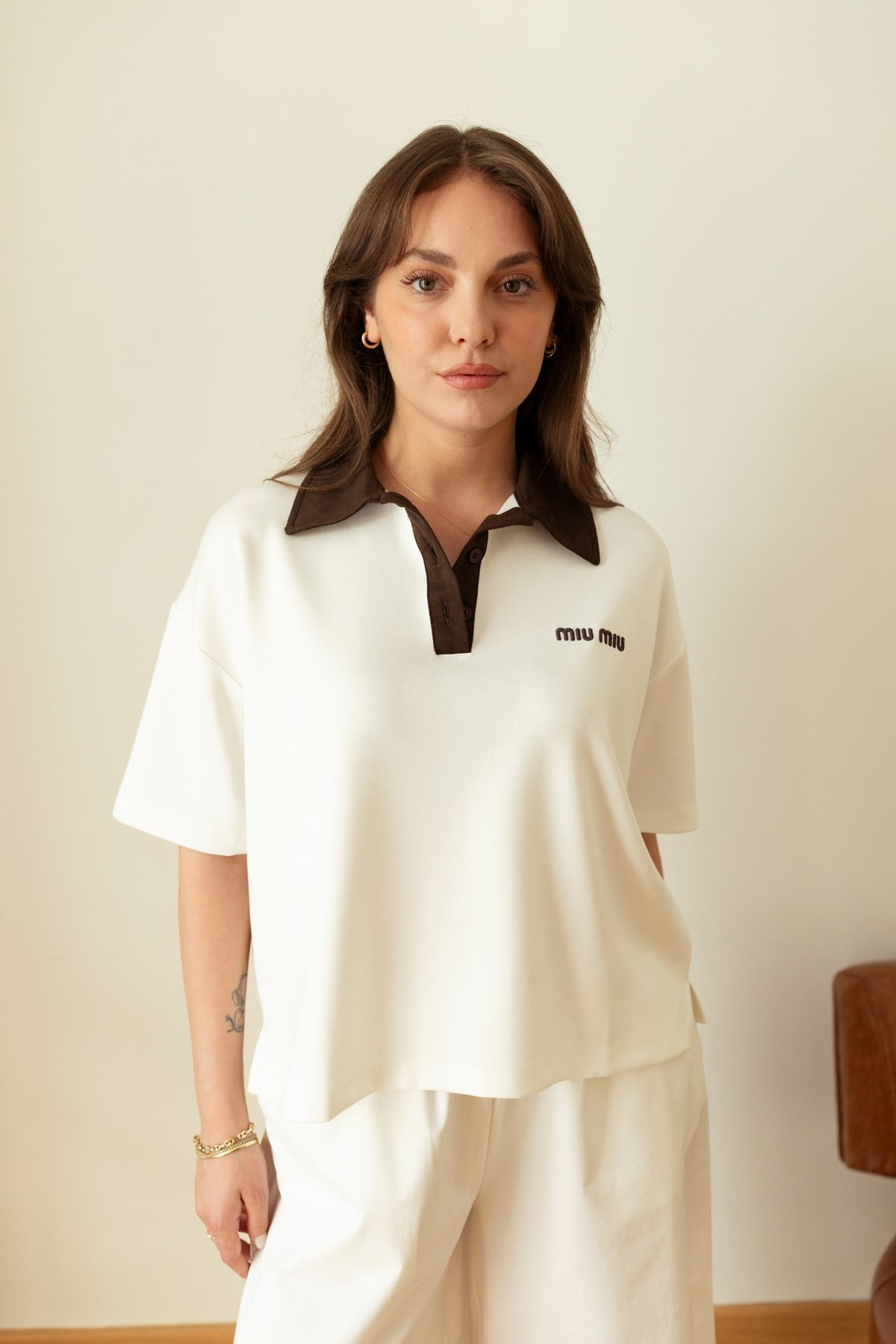 Ekru Polo Yaka Yazı Nakışlı Oversize T-Shirt