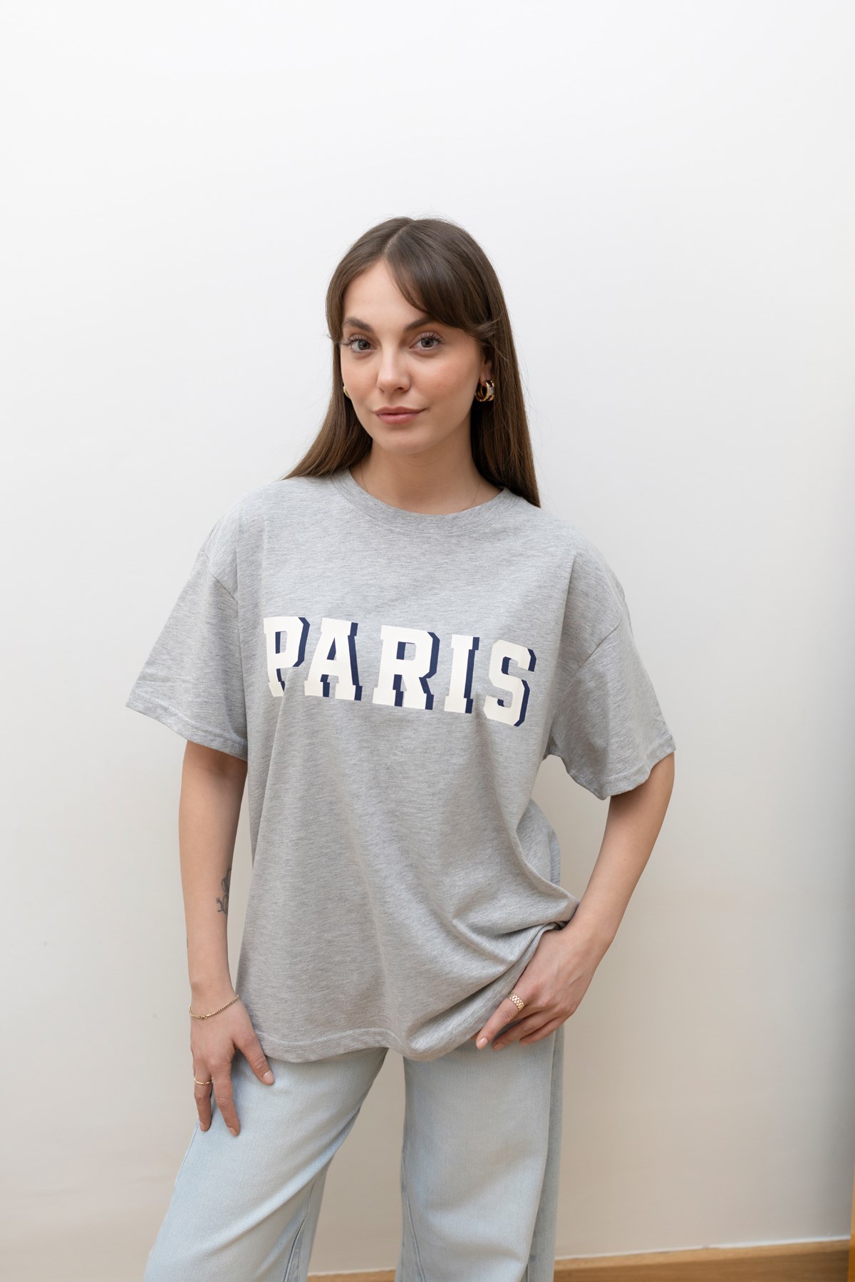 Gri Bisiklet Yaka Paris Yazılı T-Shirt