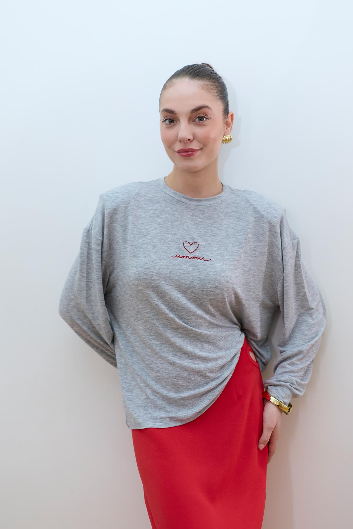 Gri Vatkalı Kalp Nakış Detaylı Uzun Kol T-Shirt