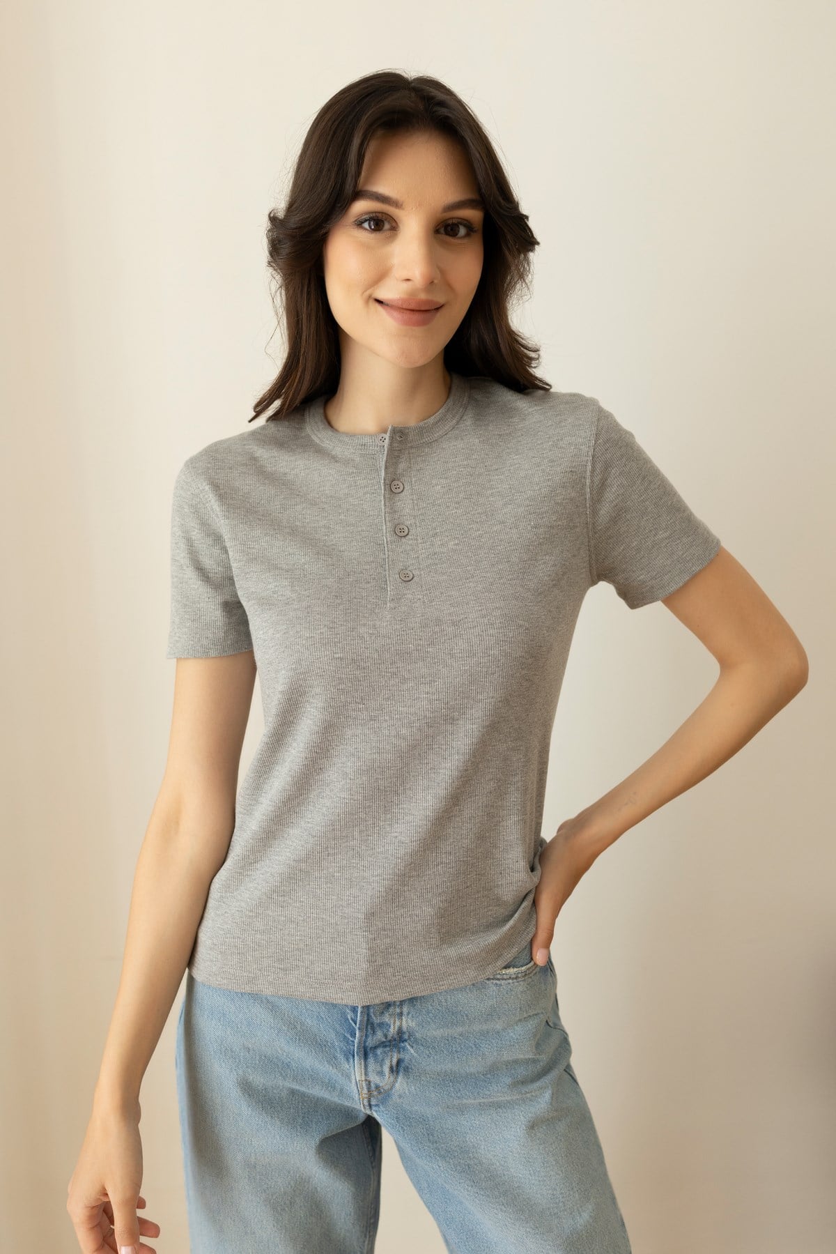 Gri Yarım Düğme Detaylı Fitilli Likralı T-Shirt