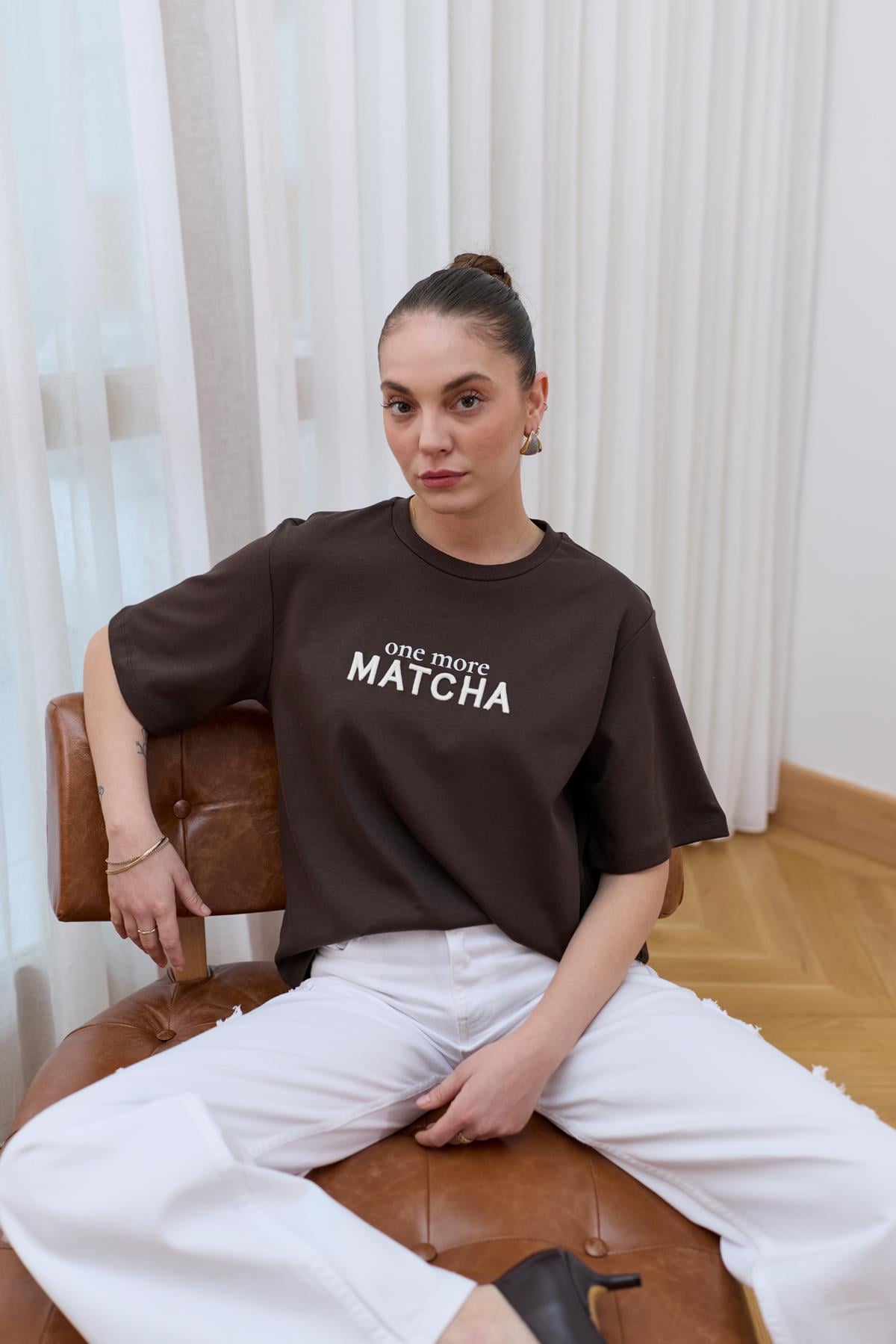 Kahve Bisiklet Yaka Yazı Nakış Detaylı T-Shirt