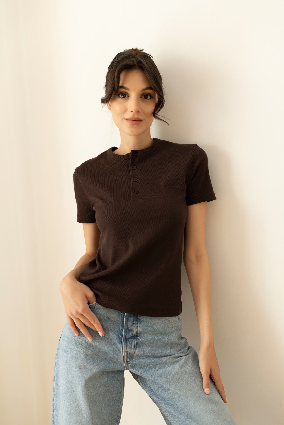 Kahve Yarım Düğme Detaylı Fitilli Likralı T-Shirt
