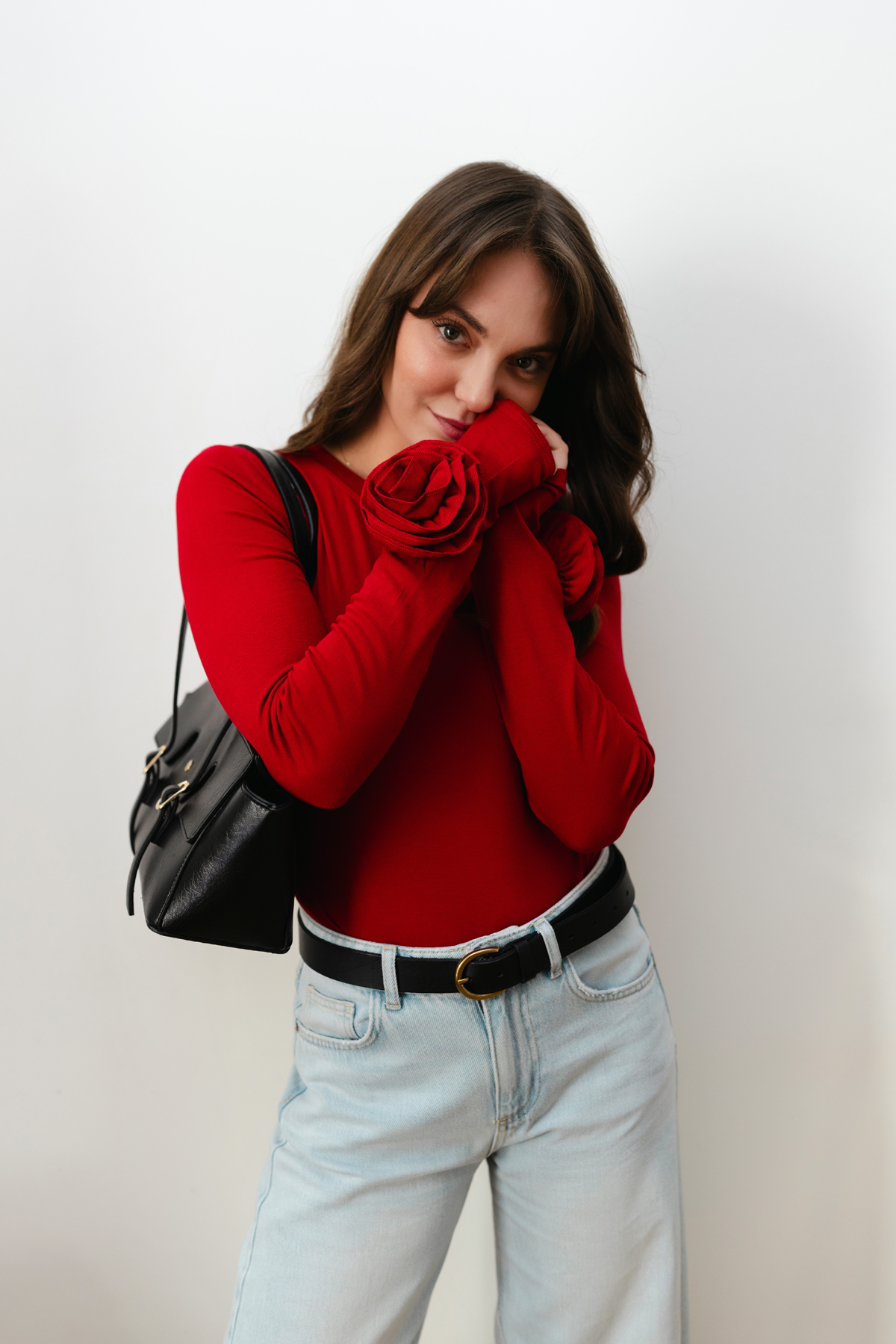 Kırmızı Kolları Gül Detaylı Bodysuit Bluz