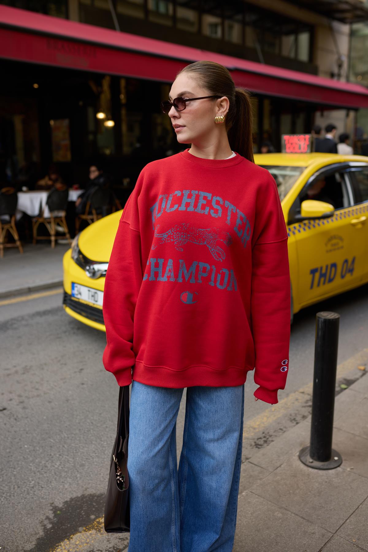 Kırmızı Yazı Ve Hayvann Figürlü Şardonlu Sweat