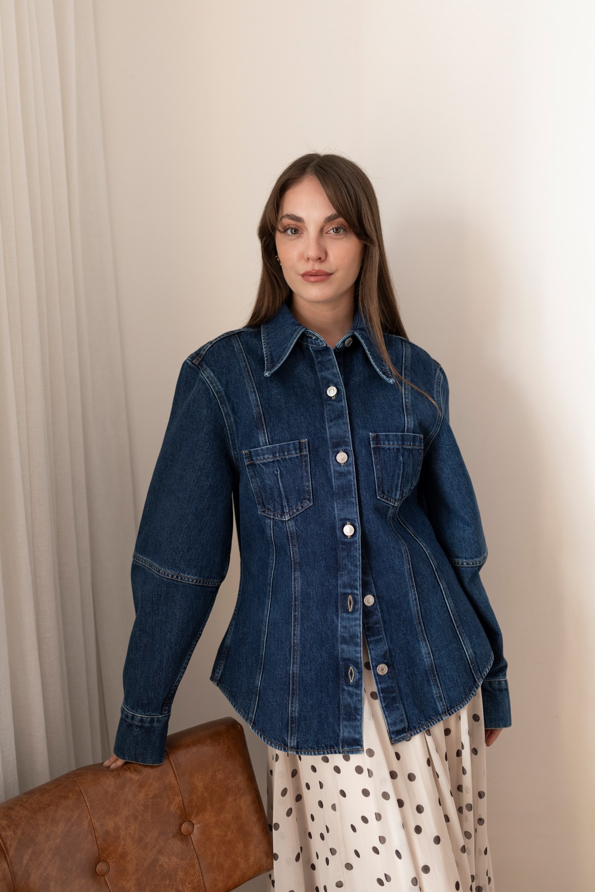 Klasik Jean Rengi Bebe Yaka Belden Oturtmalı Denim Gömlek