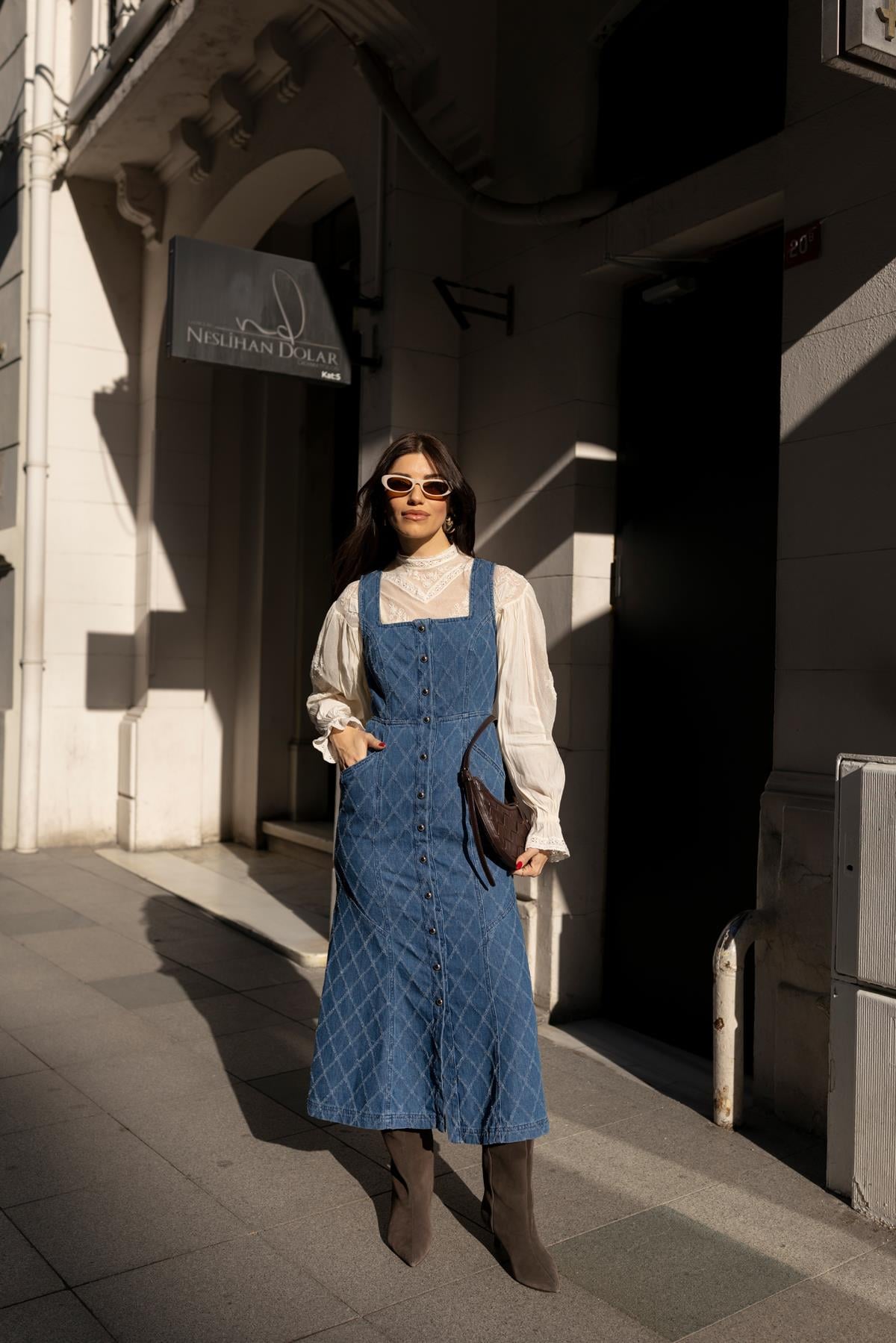 Klasik Jean Rengi Kare Yaka Boydan Düğmeli Denim Elbise