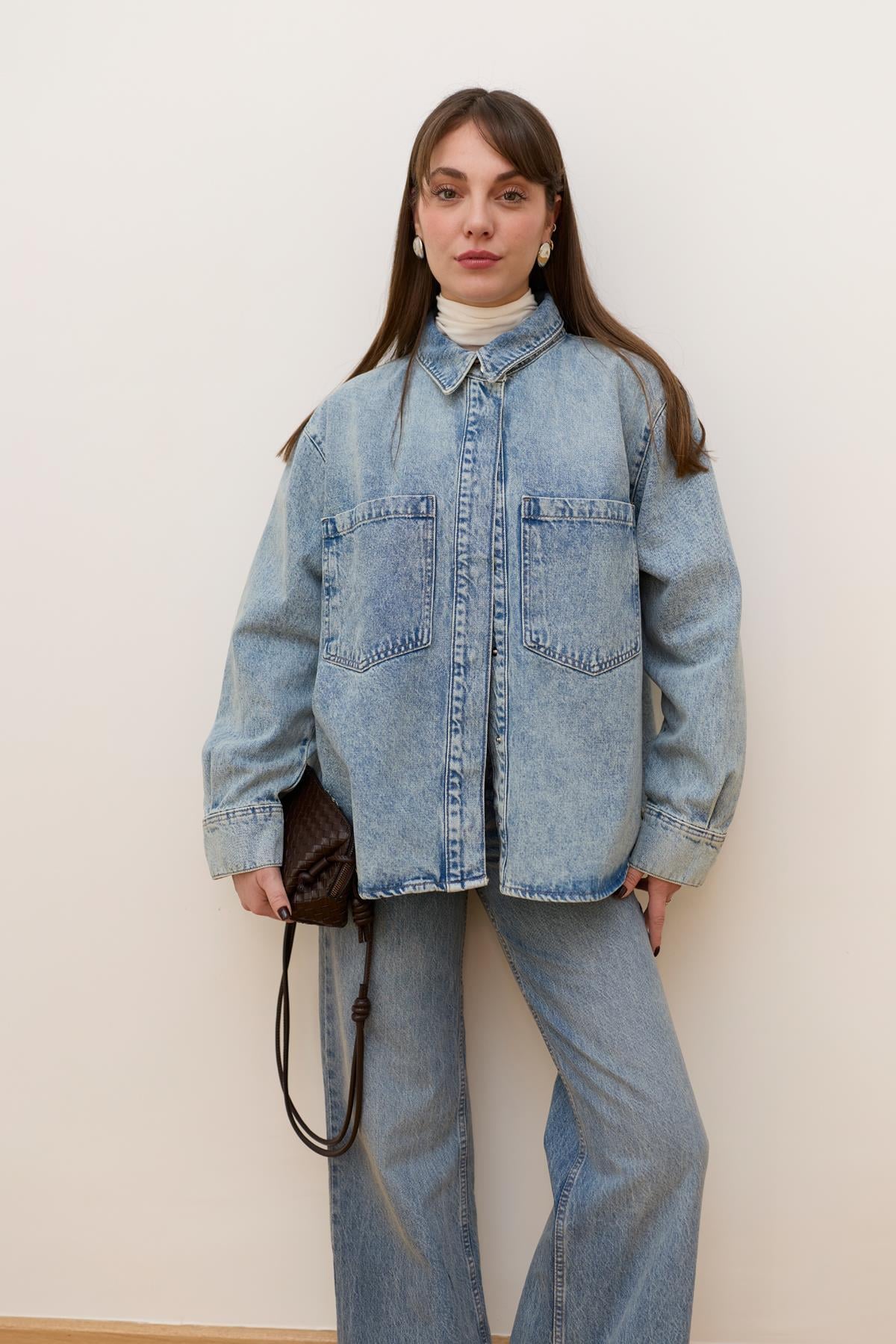 Klasik Jean Rengi Önden İki Cepli Çıtçıt Düğmeli Denim Gömlek