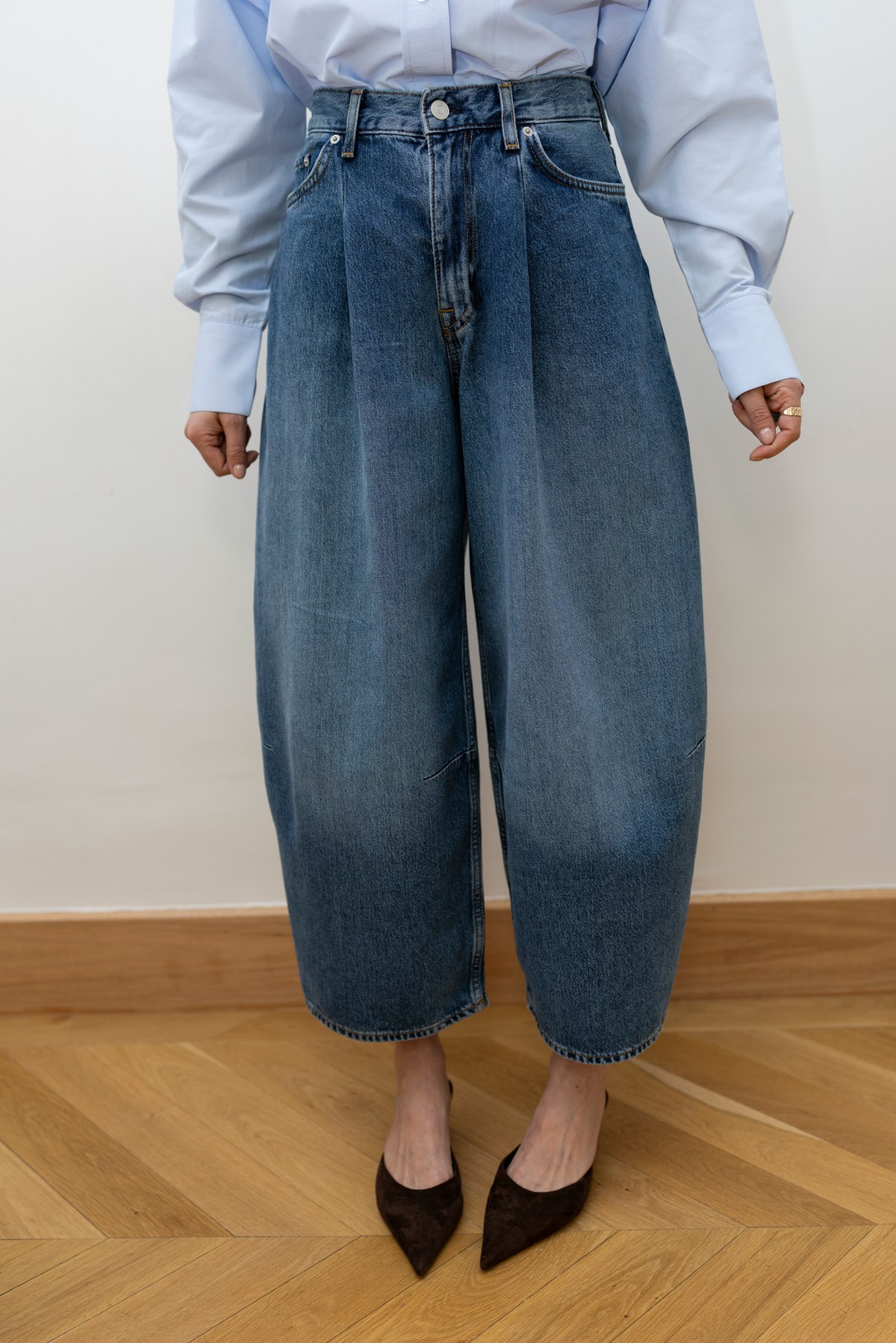 Klasik Jean Rengi Önden Pens Detaylı Slouchy Jean Pantolon