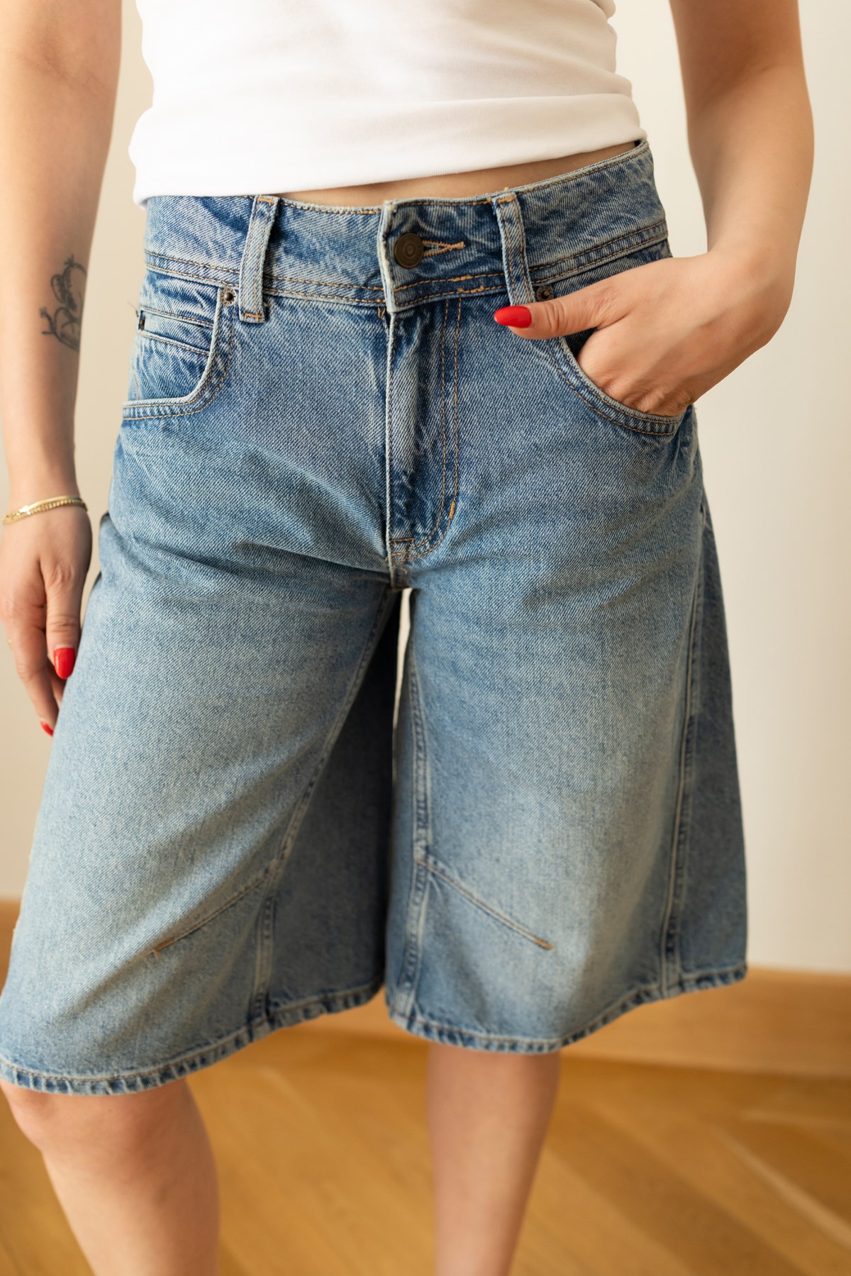 Klasik Jean Rengi Yüksek Bel Bermuda Denim Şort