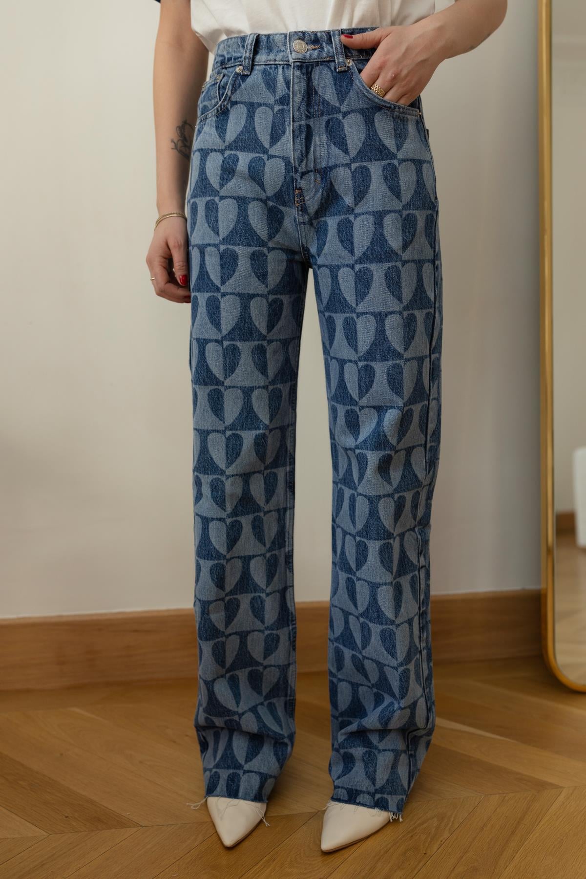 Klasik Jean Rengi Yüksek Bel Kalp Desenli Paçası Kesik Jean Pantolon