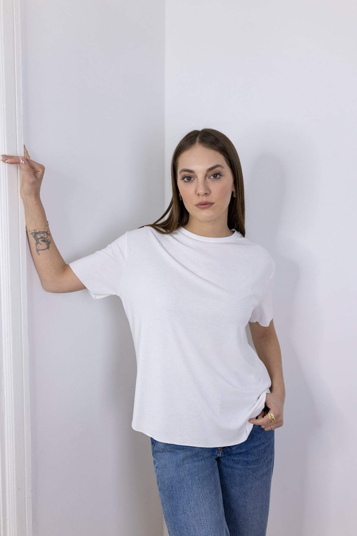 Krem Altı Asimetrik Kesimli Tshirt