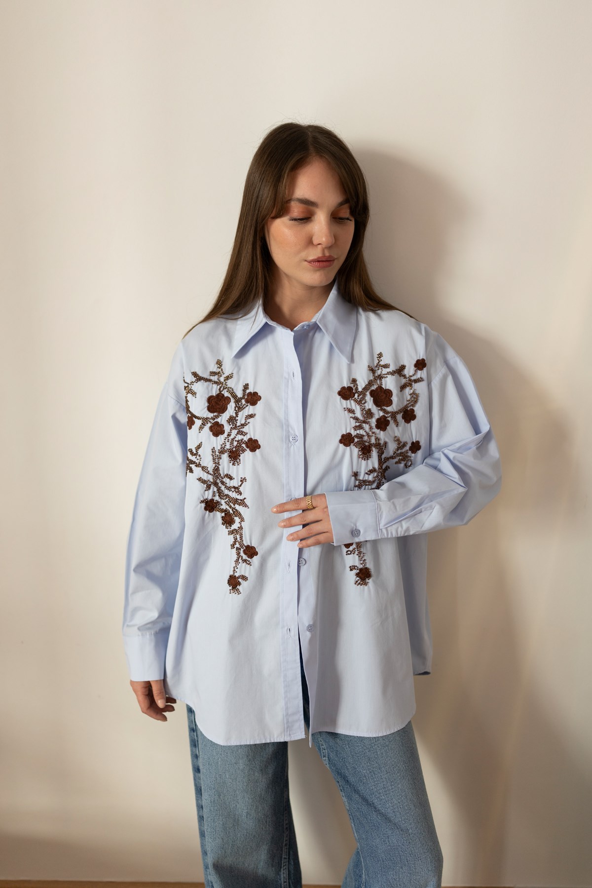 Mavi Çiçek Nakış Ve Boncuk Detaylı Oversize Gömlek