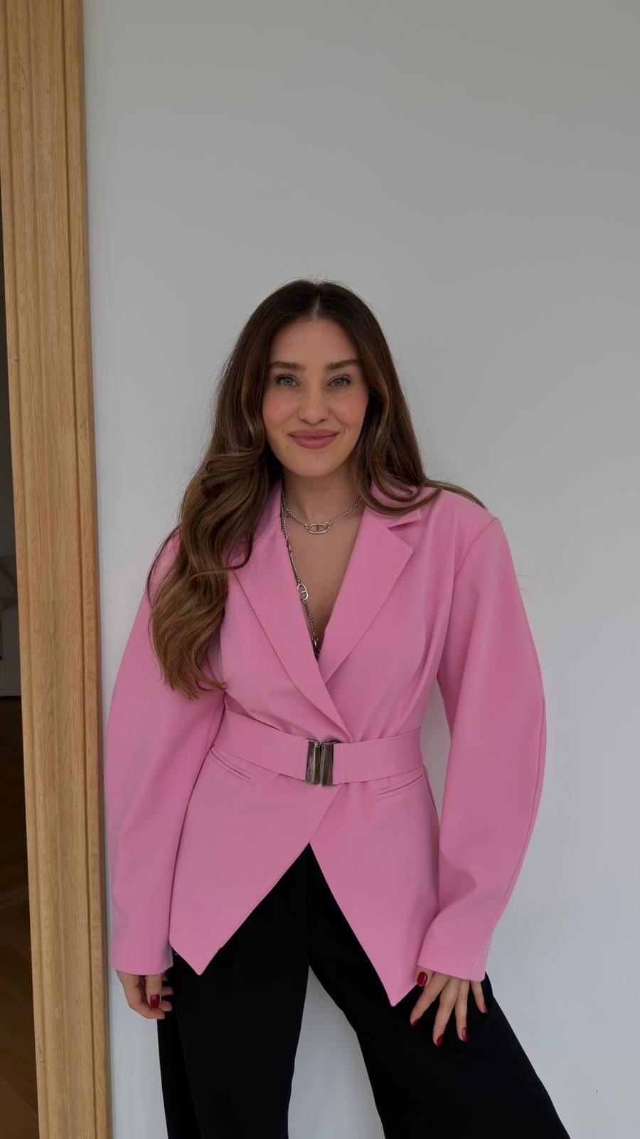 Pembe Kruvaze Kesim Kemer Detaylı Ceket