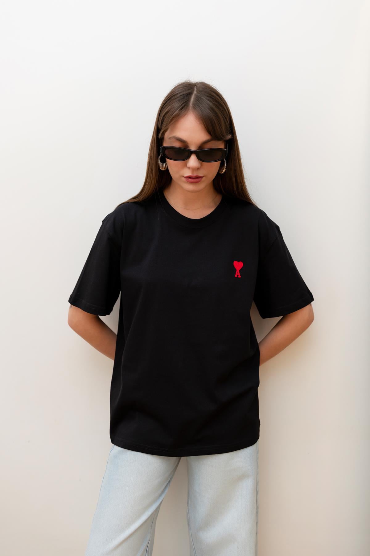 Siyah Kalp Nakış Detaylı Oversize Tshirt