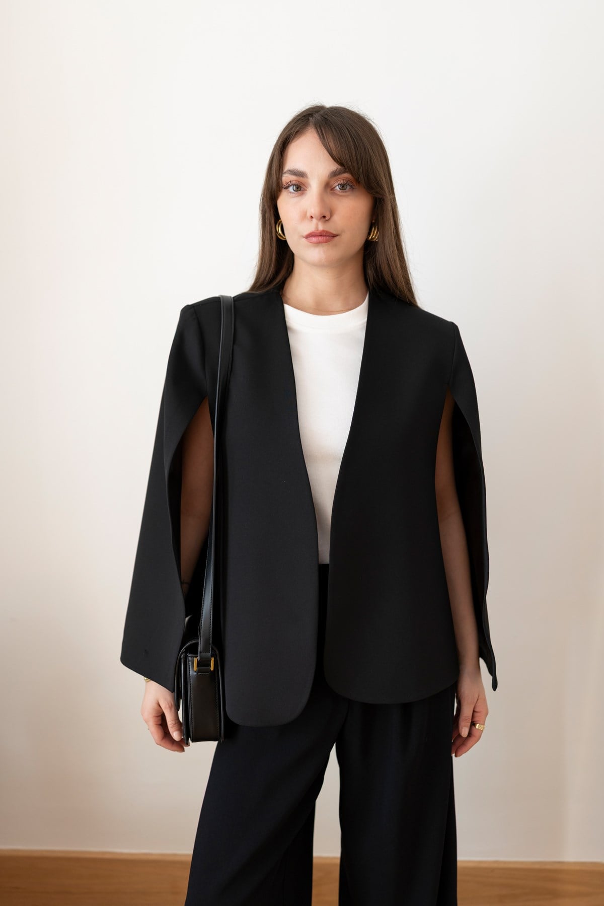 Siyah Pelerin Detaylı Blazer Ceket