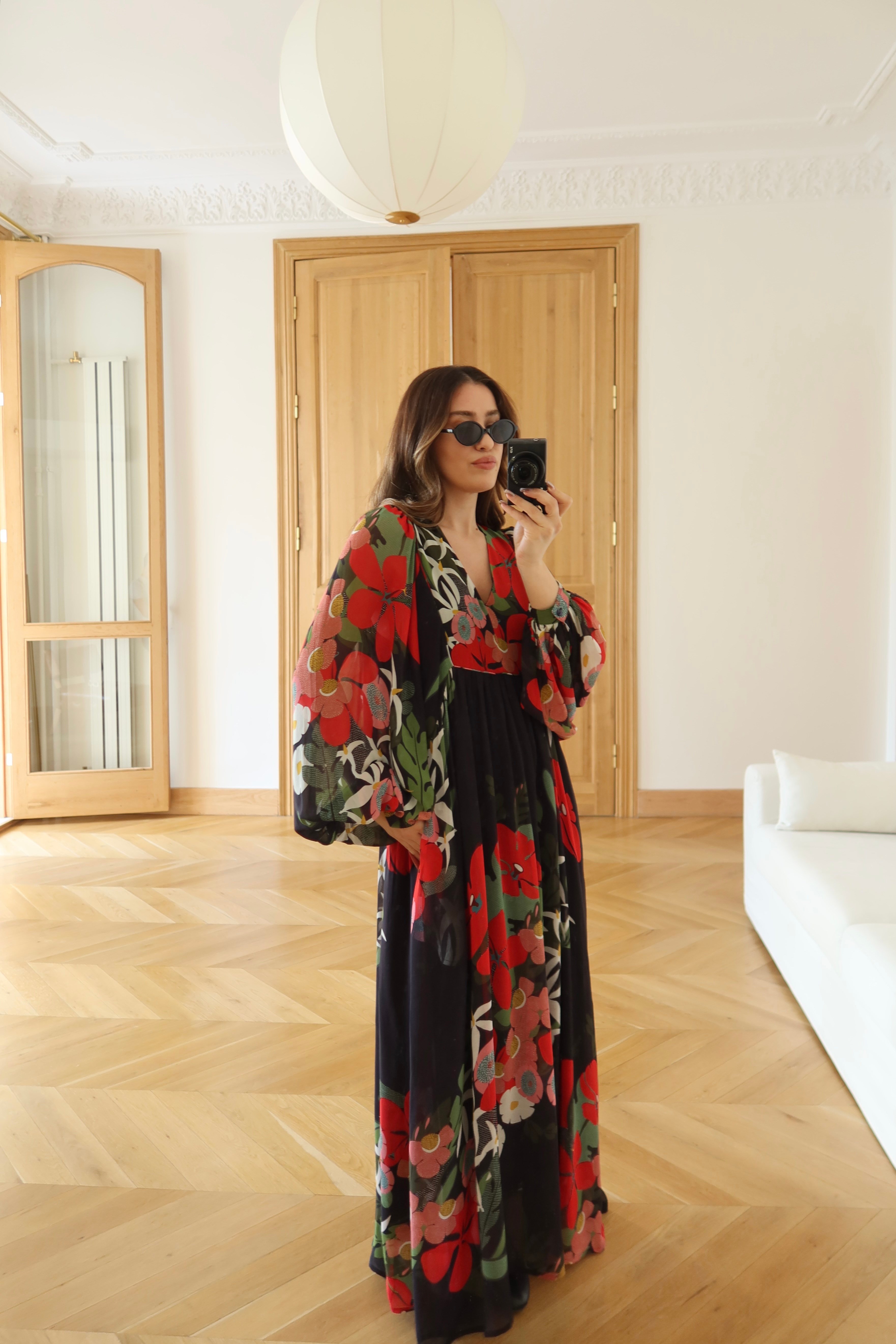 Siyah V Yaka Balon Kol Çiçekli Tasarım  Elbise