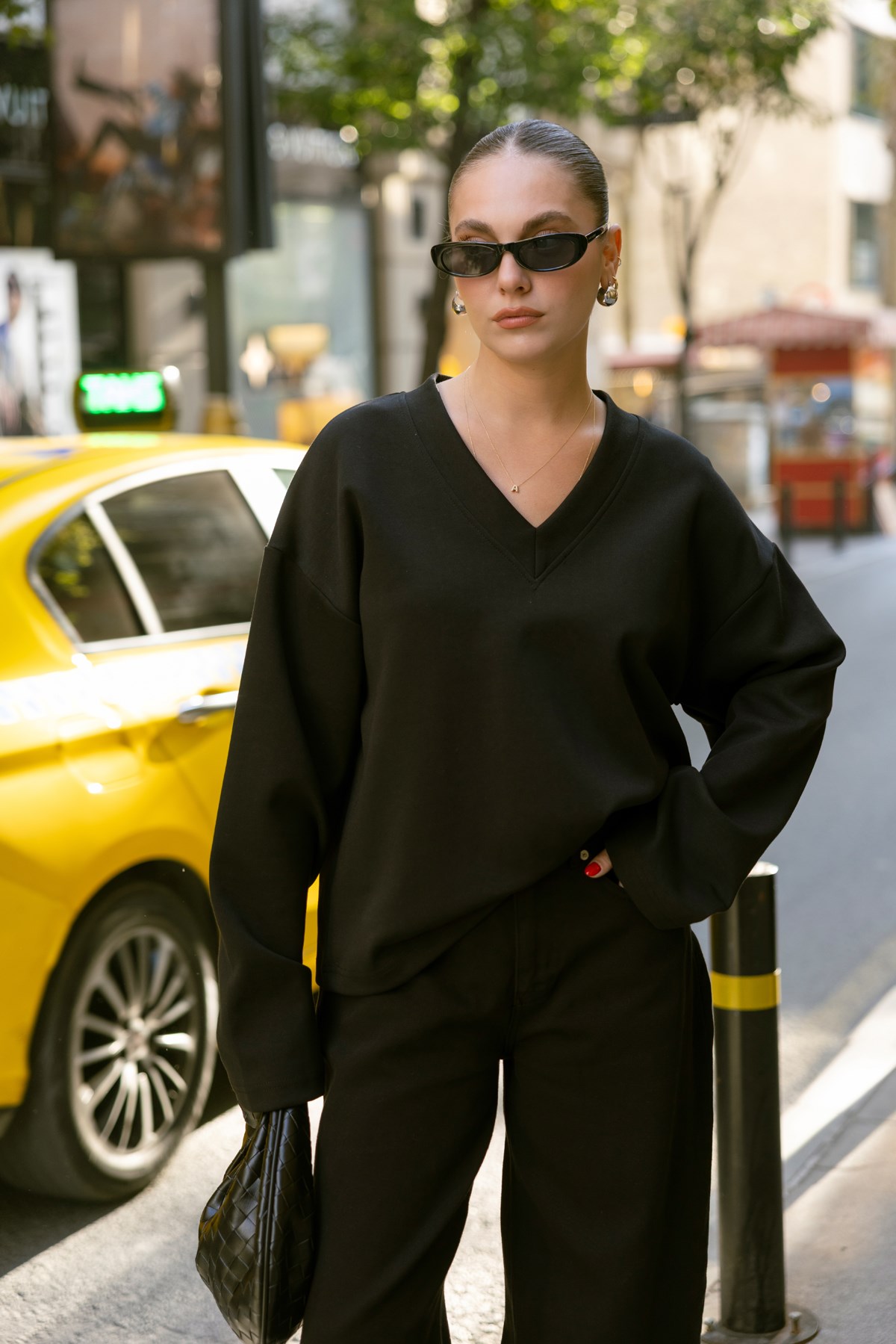 Siyah V Yaka Oversize Basic Sweat