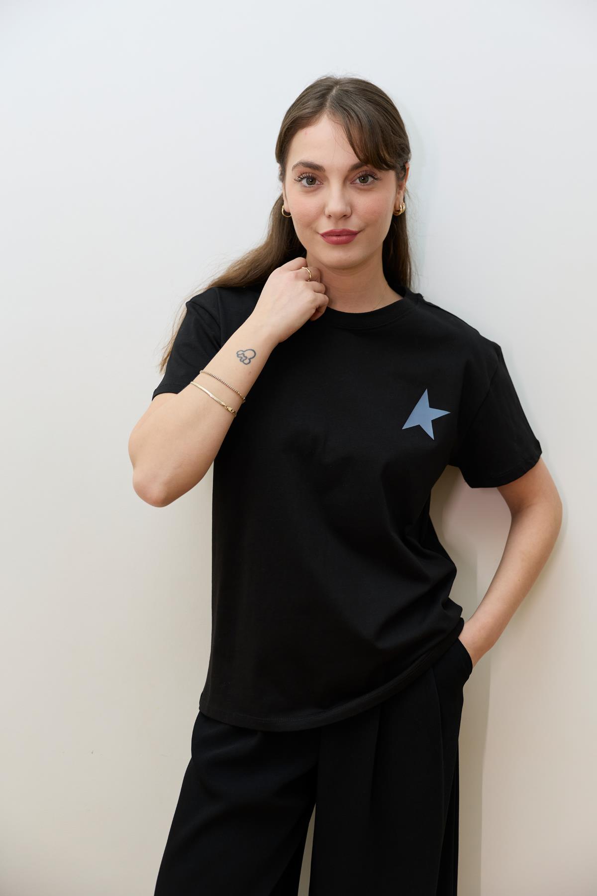 Siyah Yıldız Baskılı Basic T-Shirt