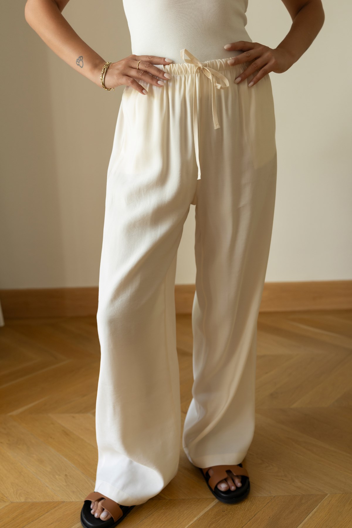 Taş Beli Kuşaklı Ve Lastikli Bol Paça Tensel Kumaş Pantolon